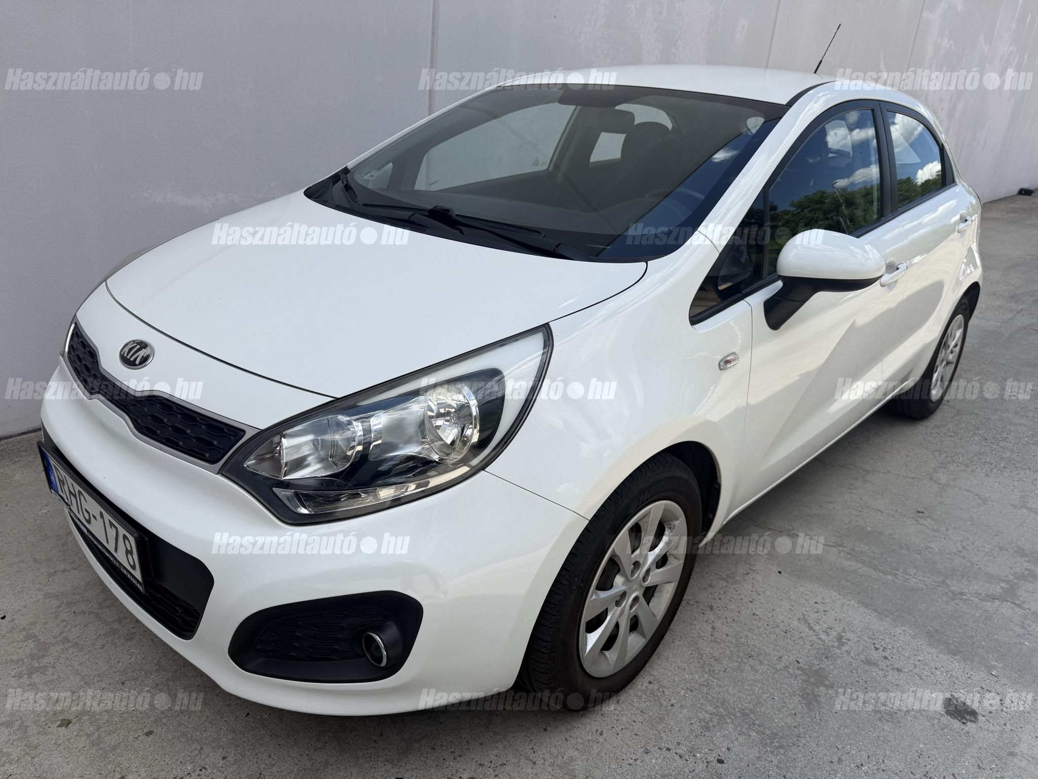 KIA RIO 2013/8 - 1