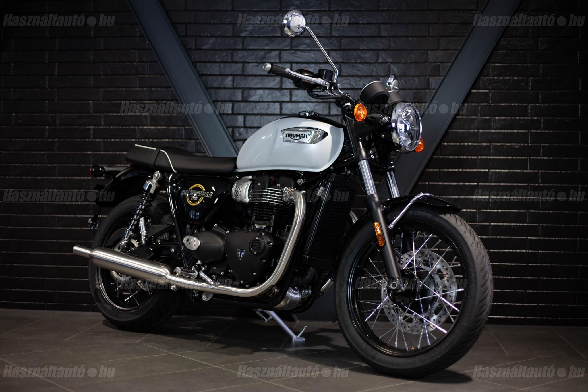 TRIUMPH BONNEVILLE 2026/3 - 1