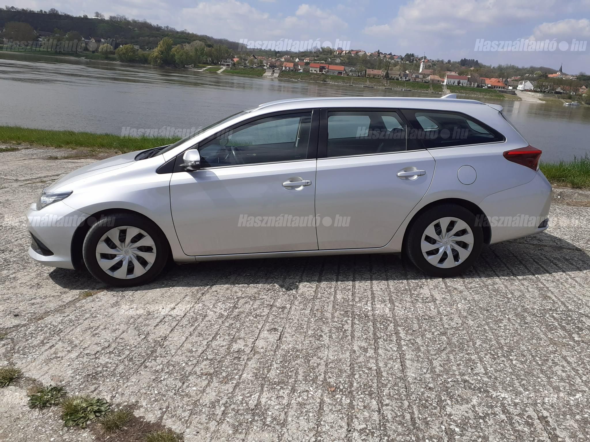 TOYOTA AURIS 2018/9 - 1