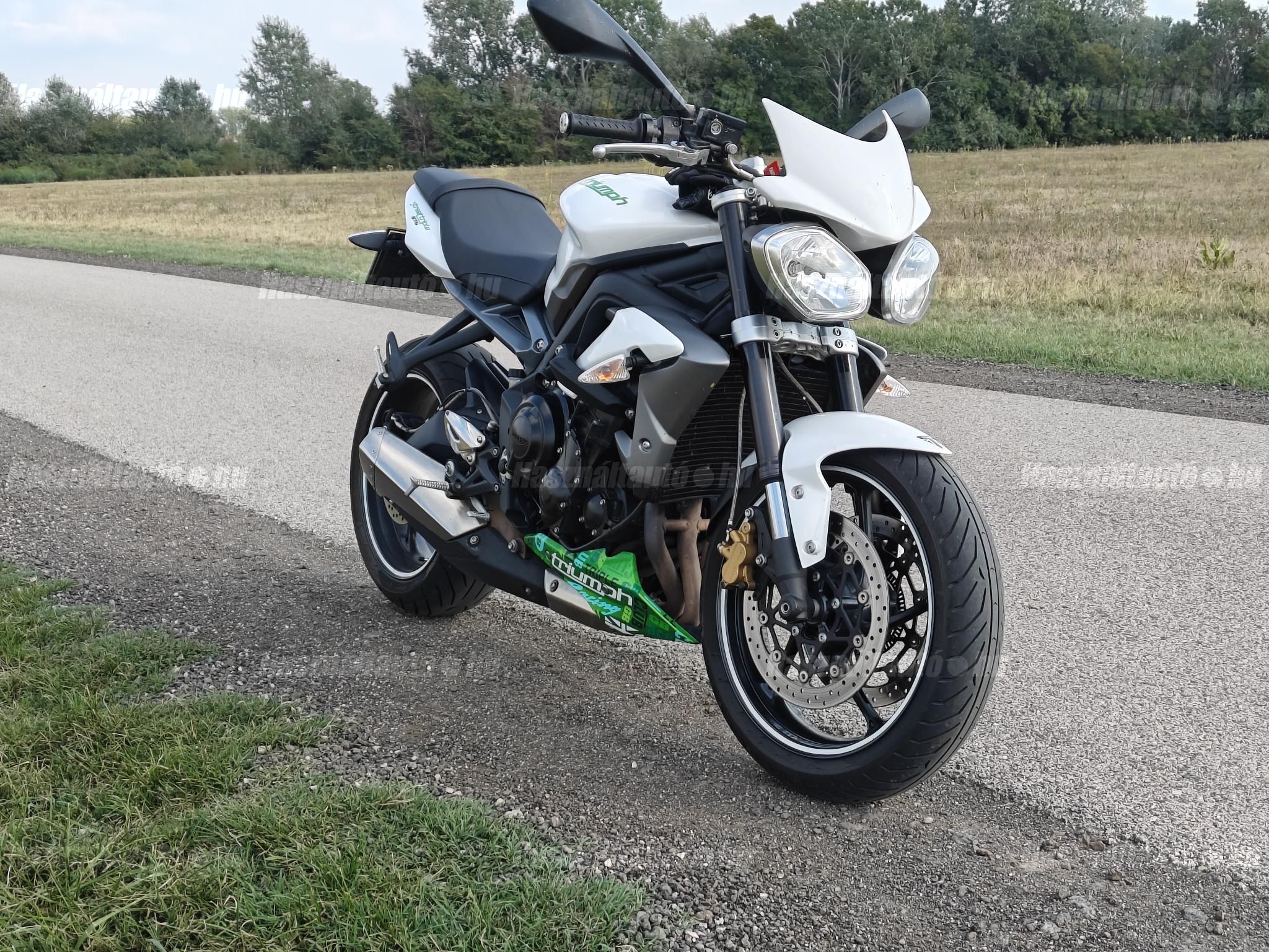 TRIUMPH STREET TRIPLE 675 2015/6 - 1