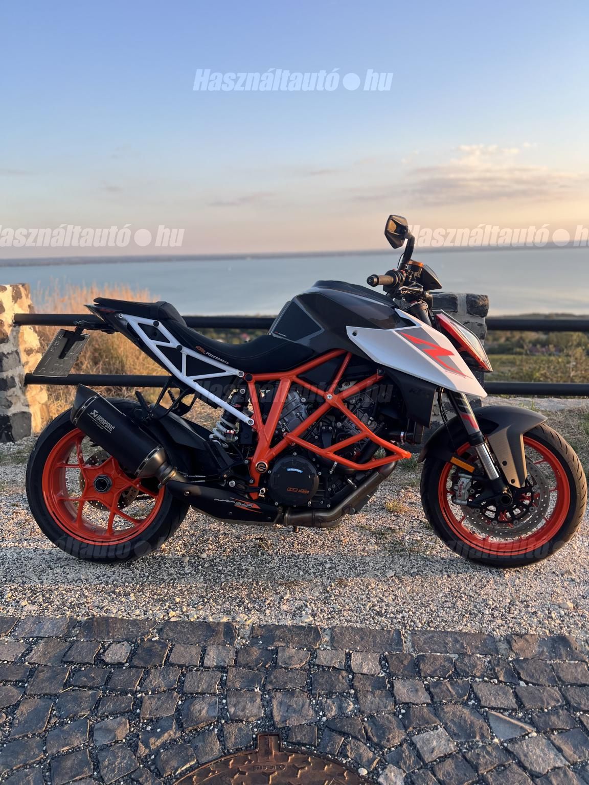KTM 1290 SUPER DUKE R 2017/12 - 1