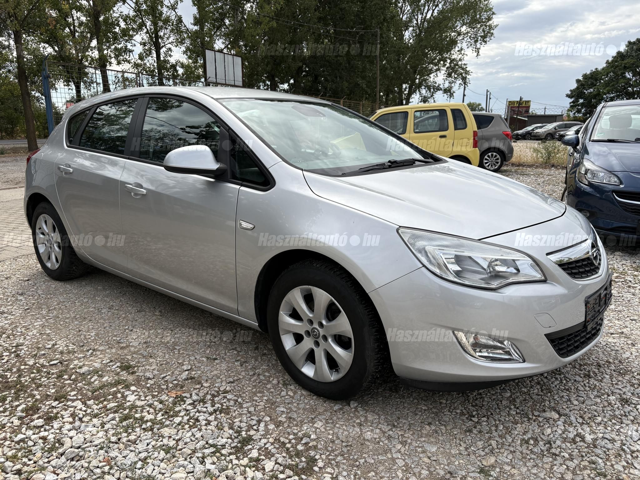 OPEL ASTRA J 2010/8 - 1