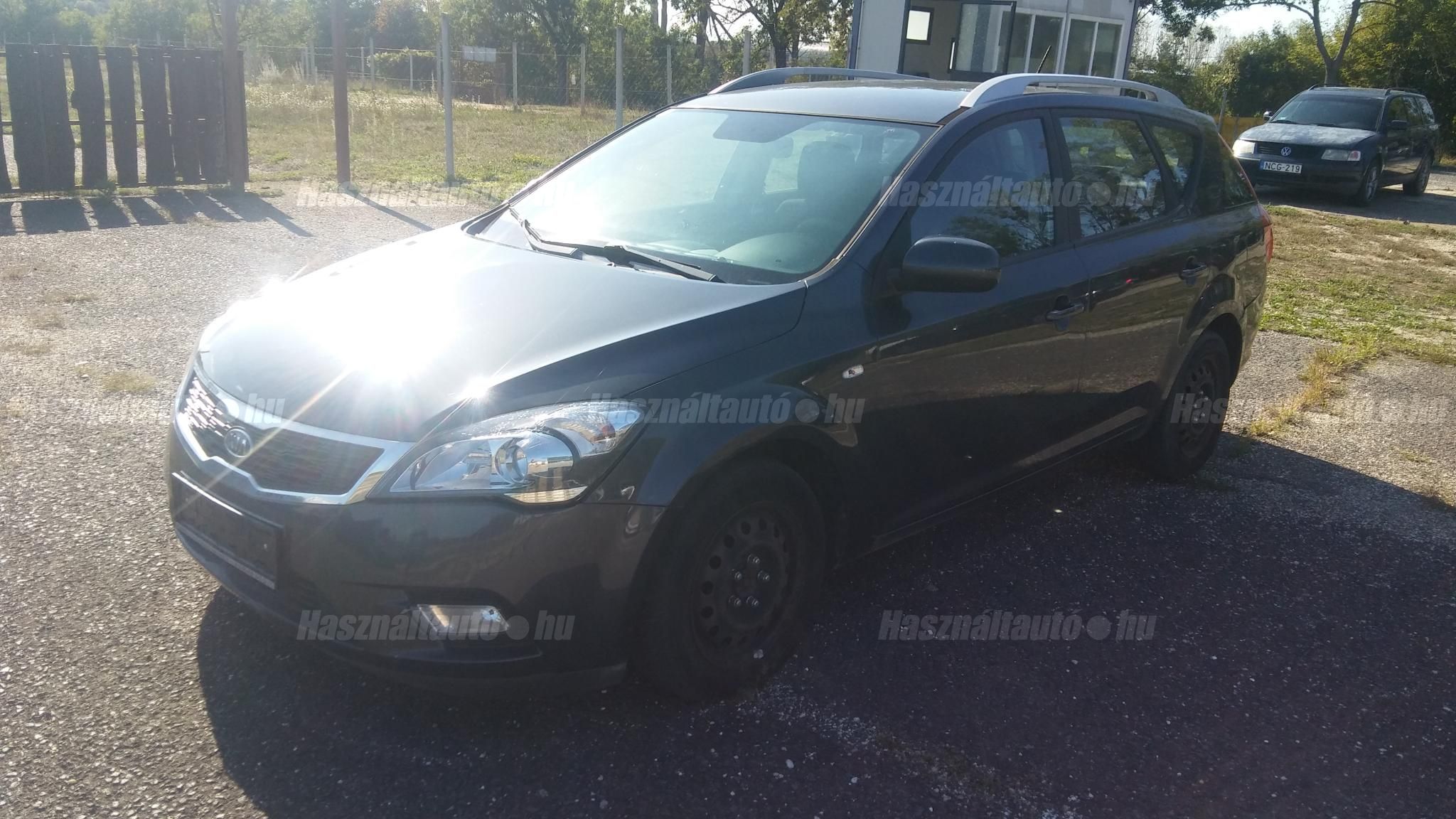 KIA CEE'D 2010/8 - 1