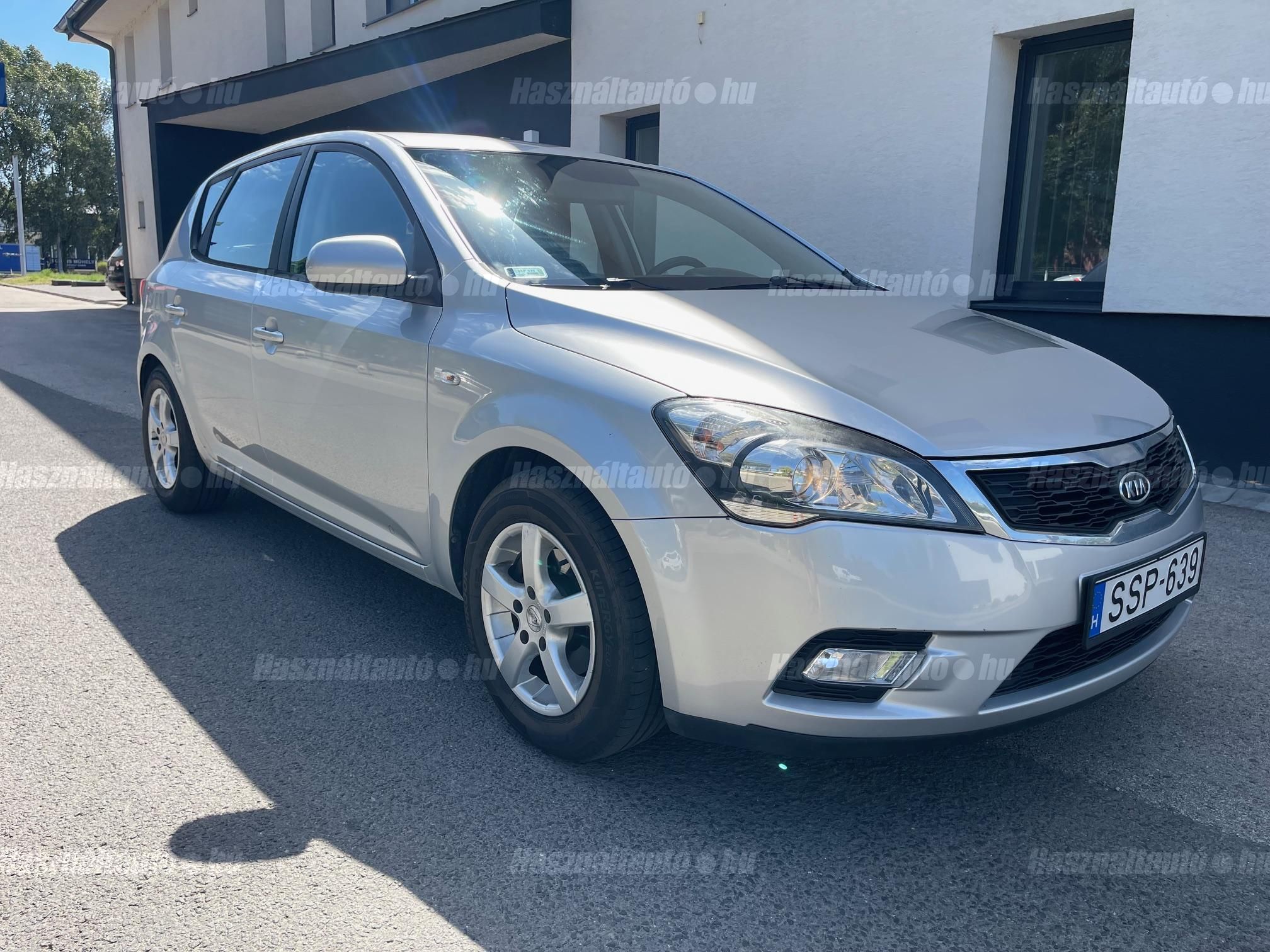 KIA CEE'D 2010/9 - 1