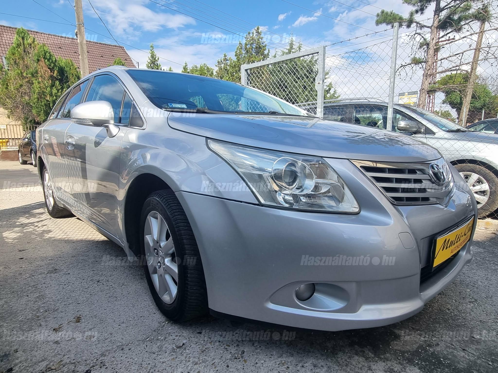 TOYOTA AVENSIS 2010/6 - 1