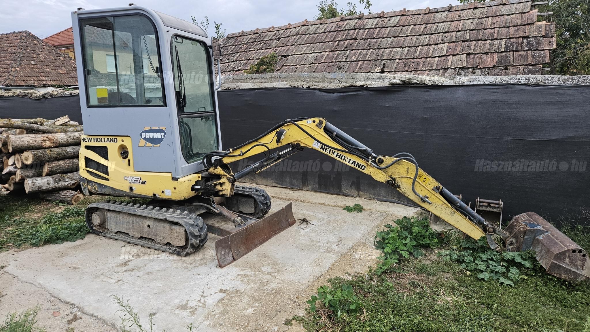 NEW HOLLAND 2011 - 1