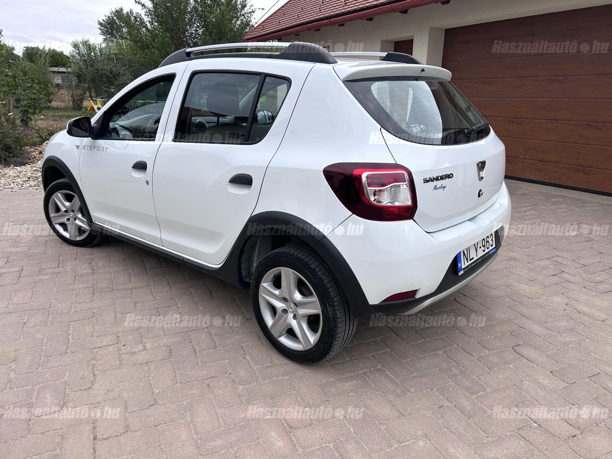 DACIA SANDERO 2015/12 - 1
