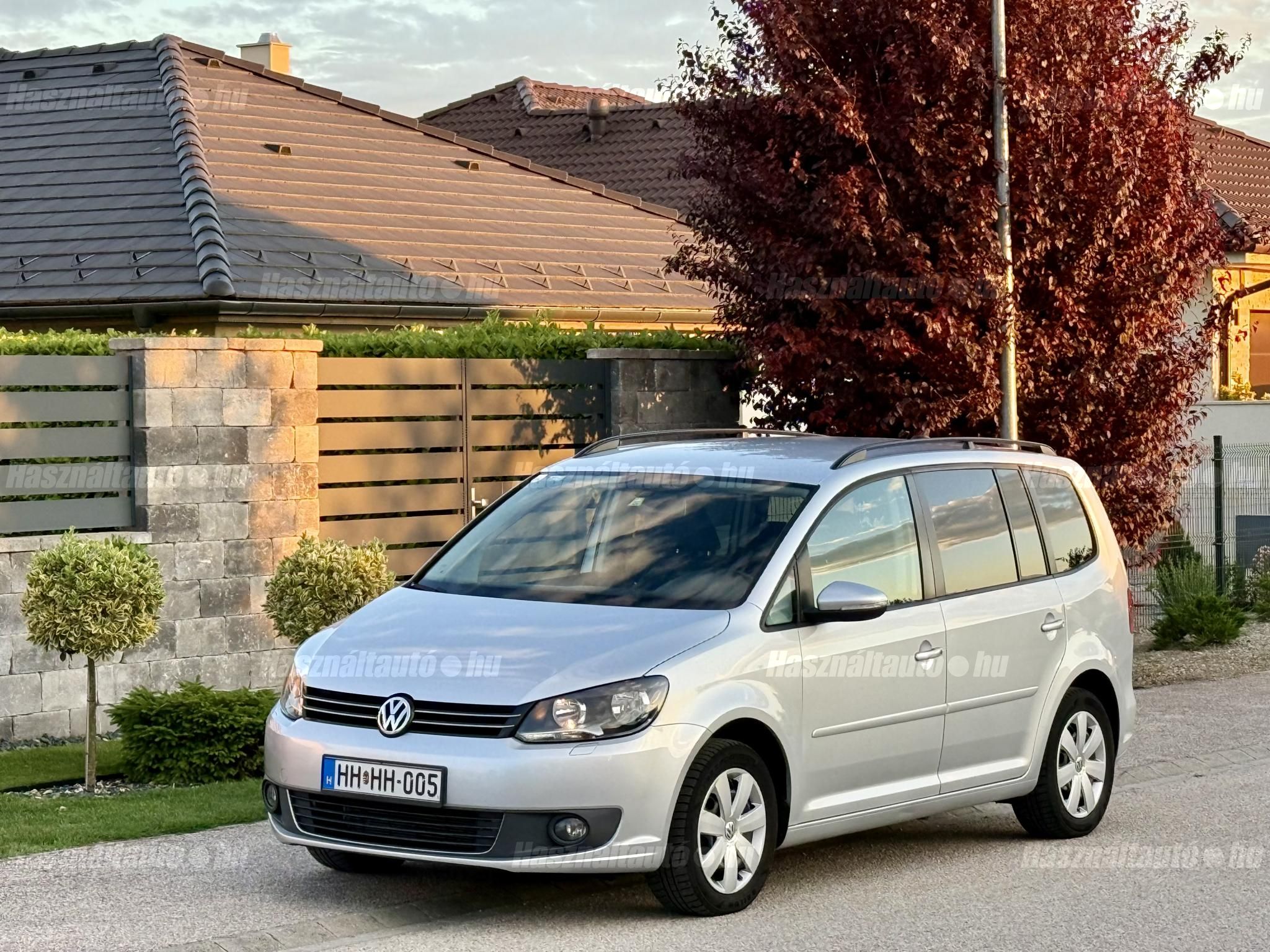 VOLKSWAGEN TOURAN 2011/10 - 1