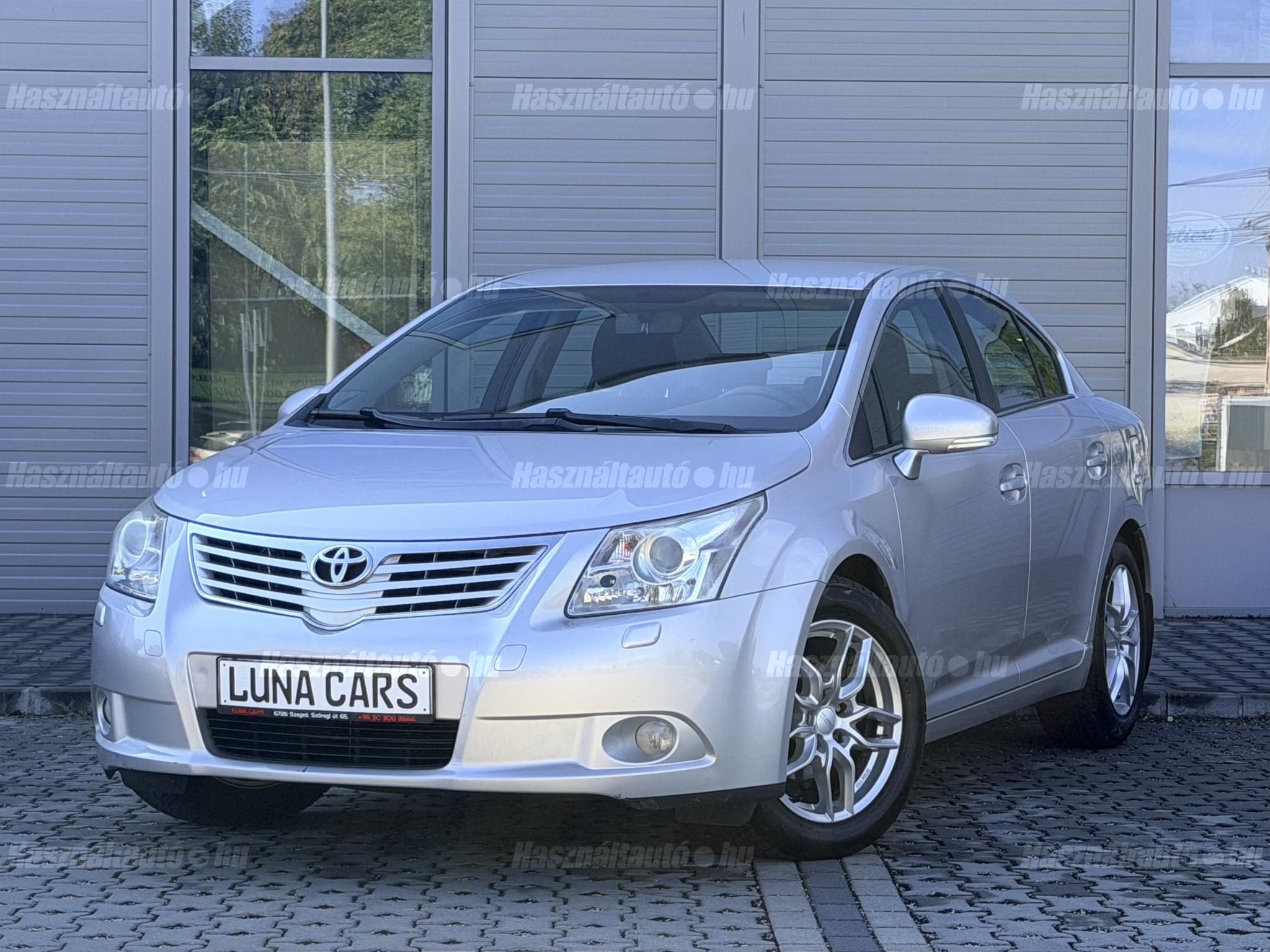 TOYOTA AVENSIS 2009/10 - 1