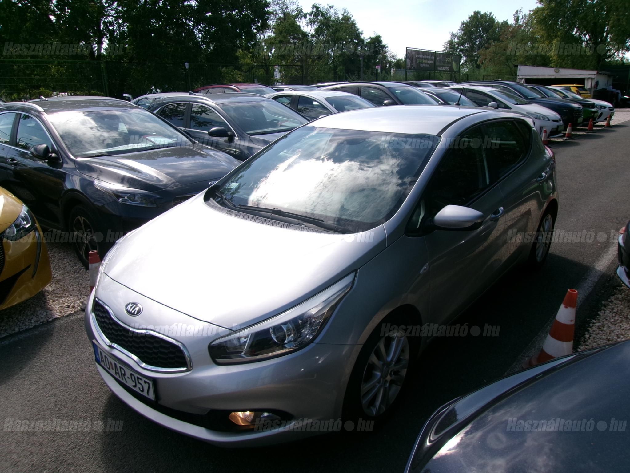KIA CEE'D 2013/10 - 1