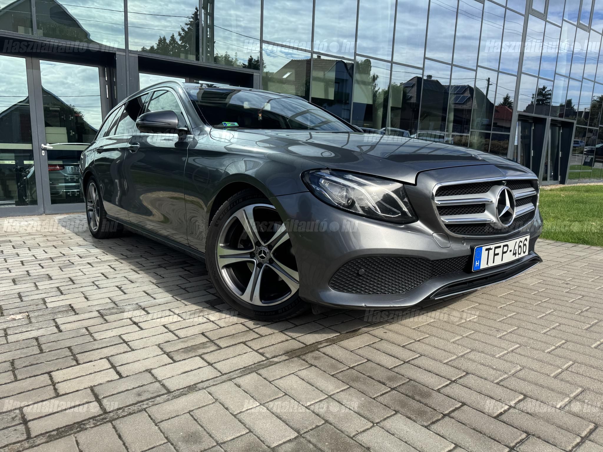 MERCEDES-BENZ E 220 2019 - 1