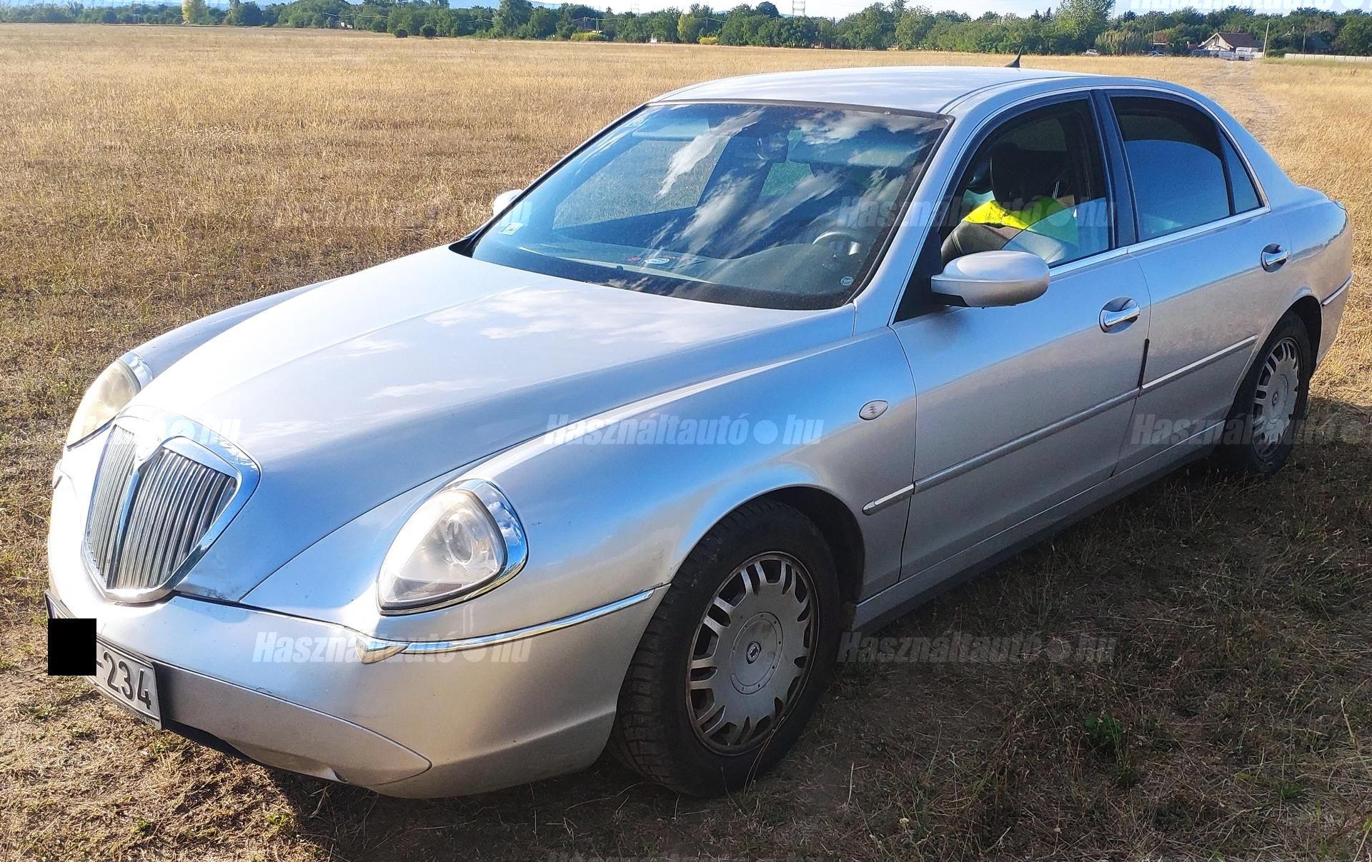 LANCIA THESIS 2003/8 - 1
