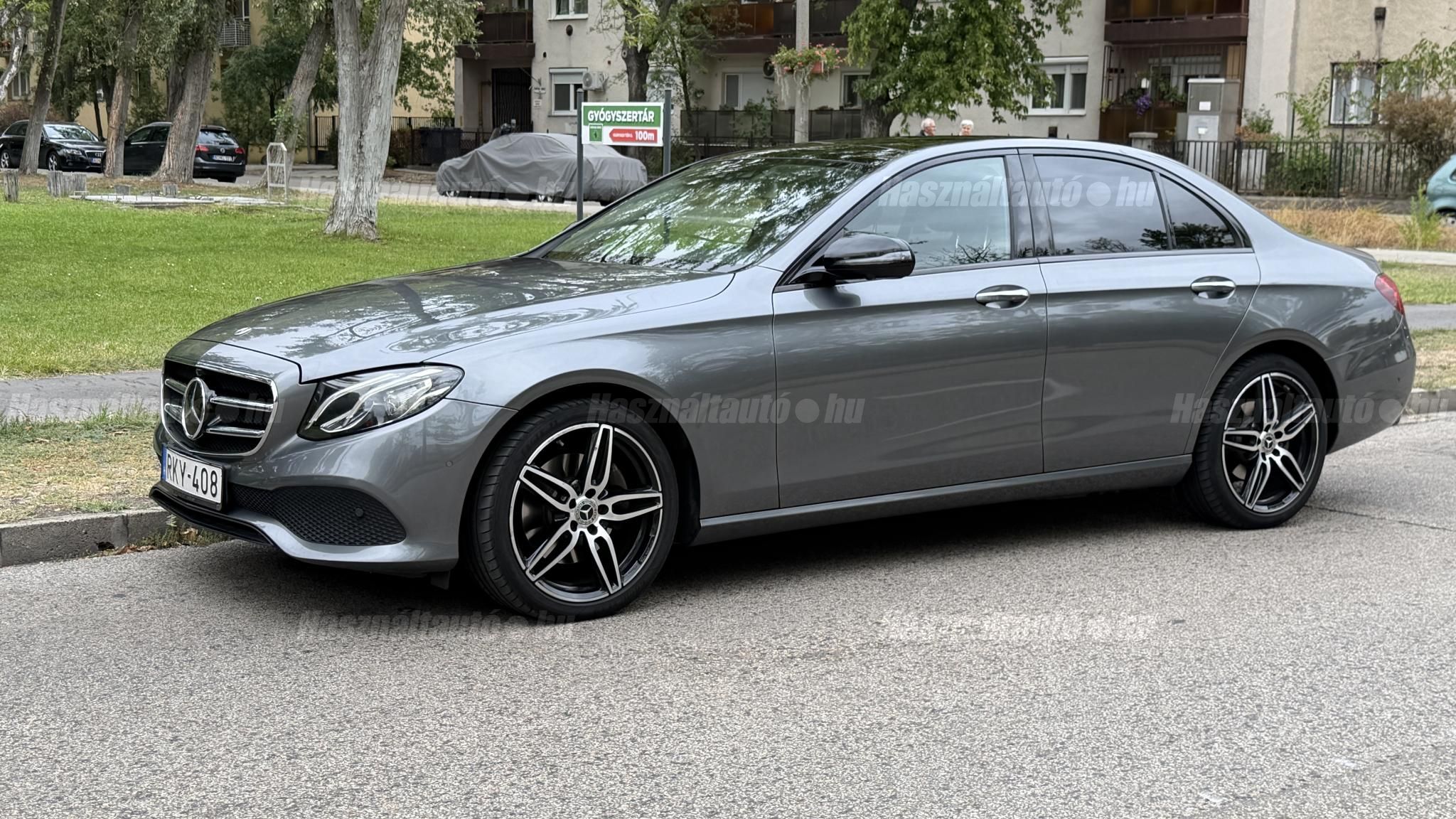 MERCEDES-BENZ E 220 2019/6 - 1