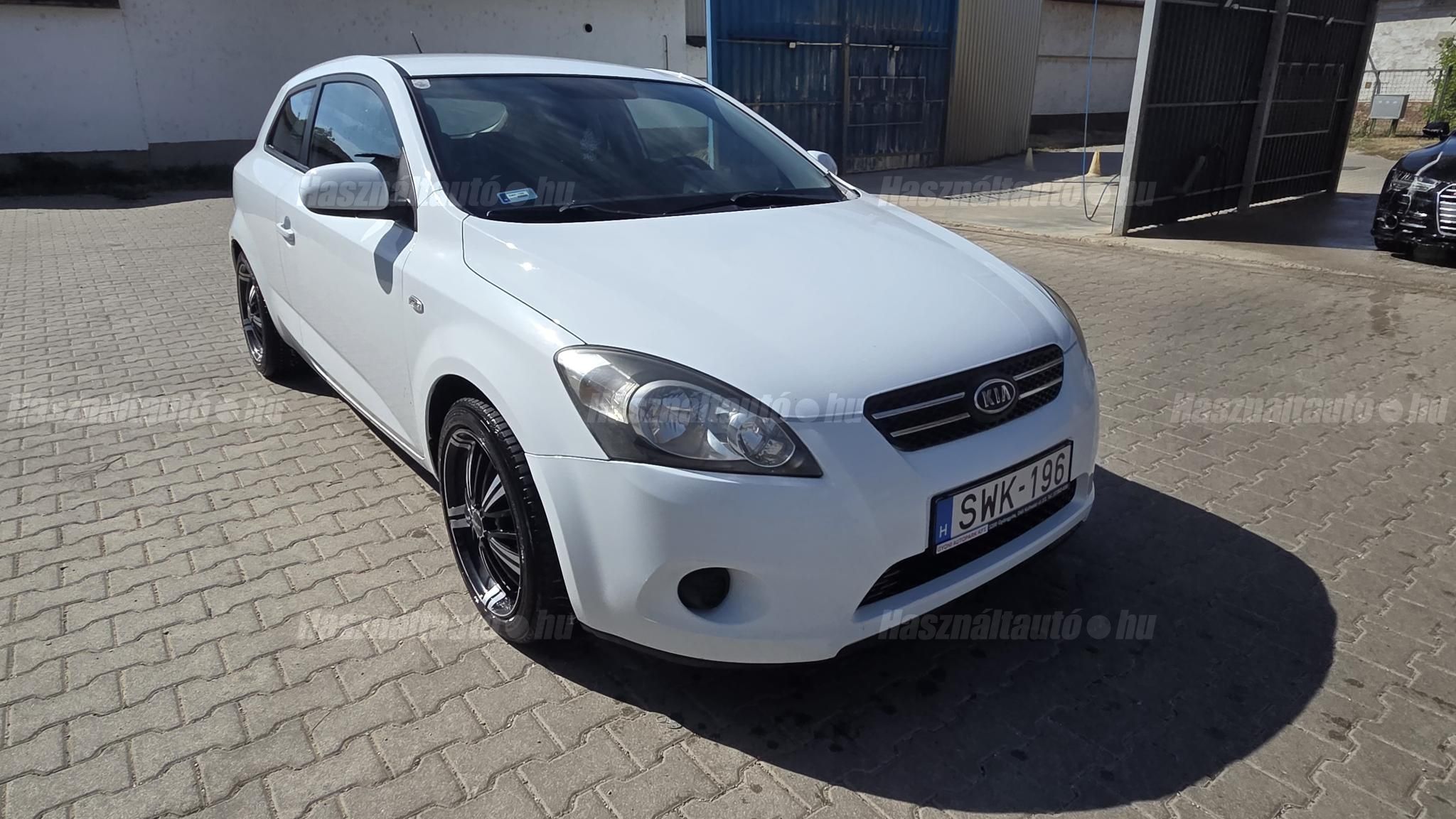KIA CEE'D 2010/7 - 1