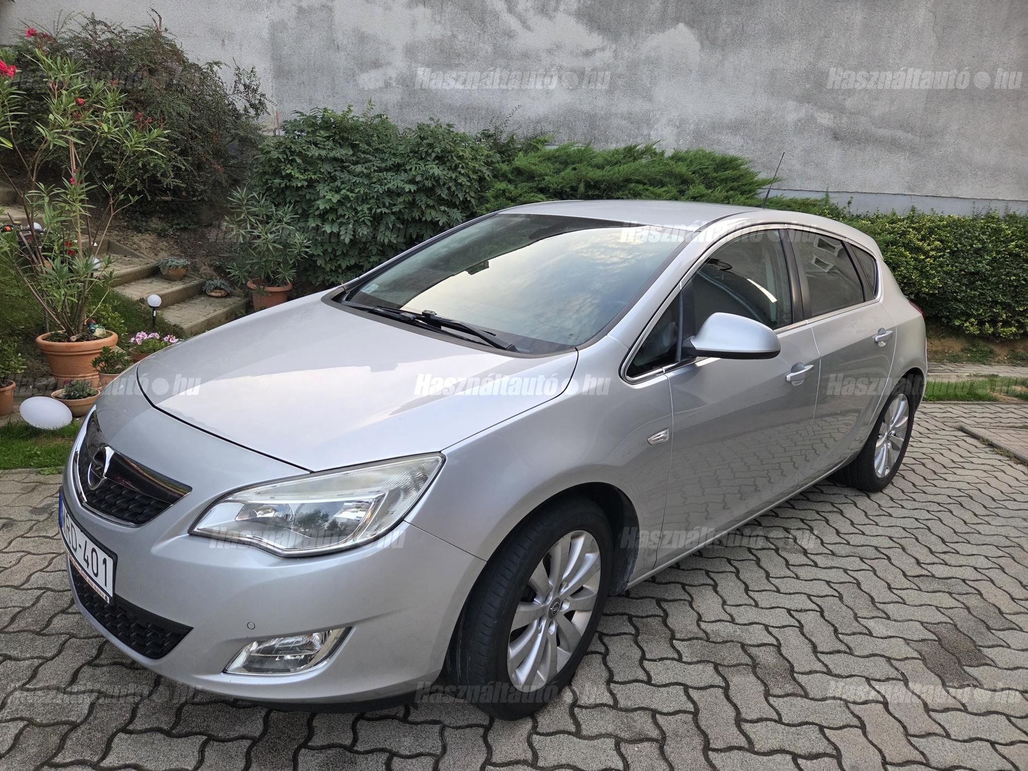 OPEL ASTRA J 2010/11 - 1