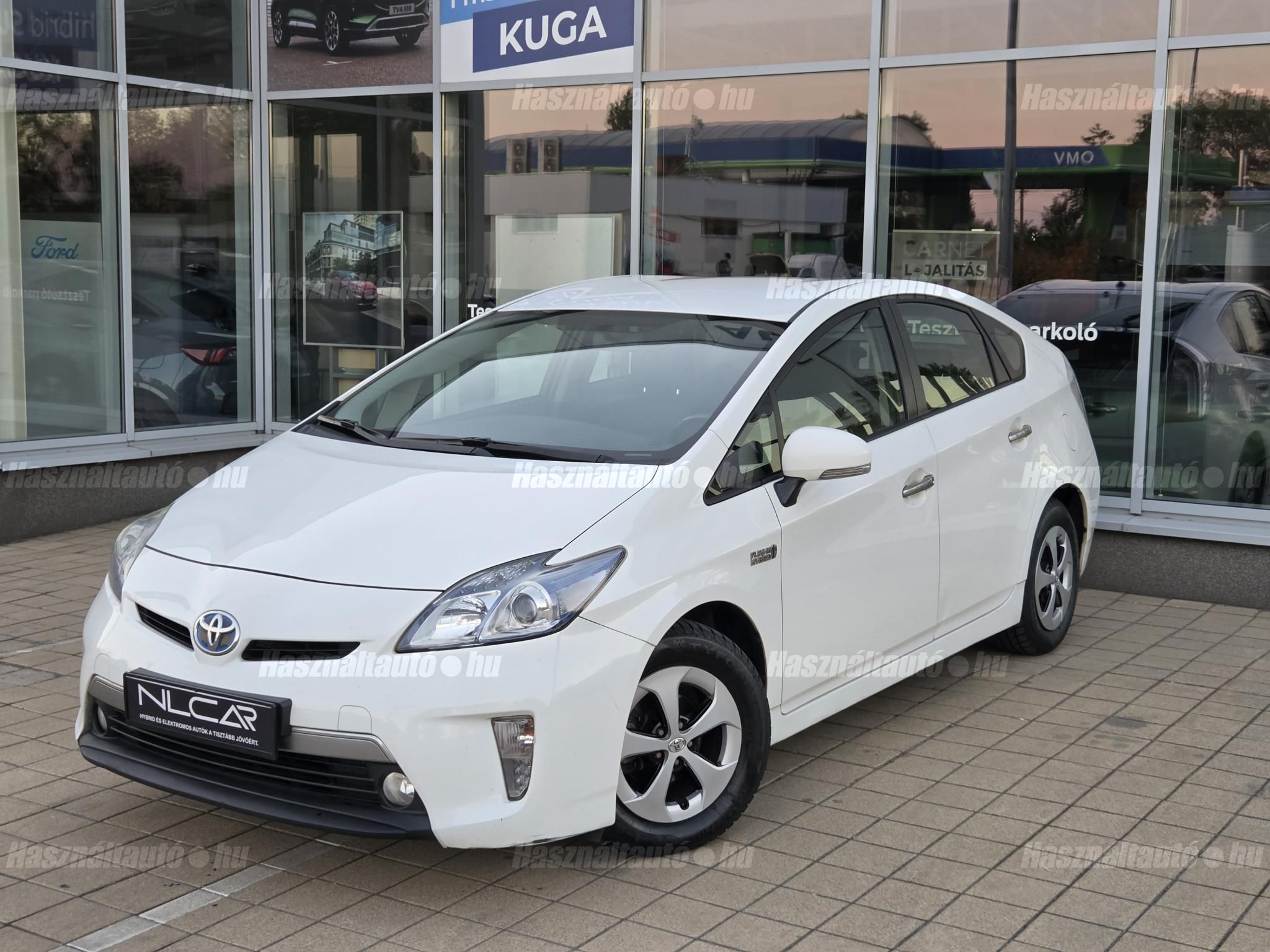 TOYOTA PRIUS PLUG-IN 2013/4 - 1