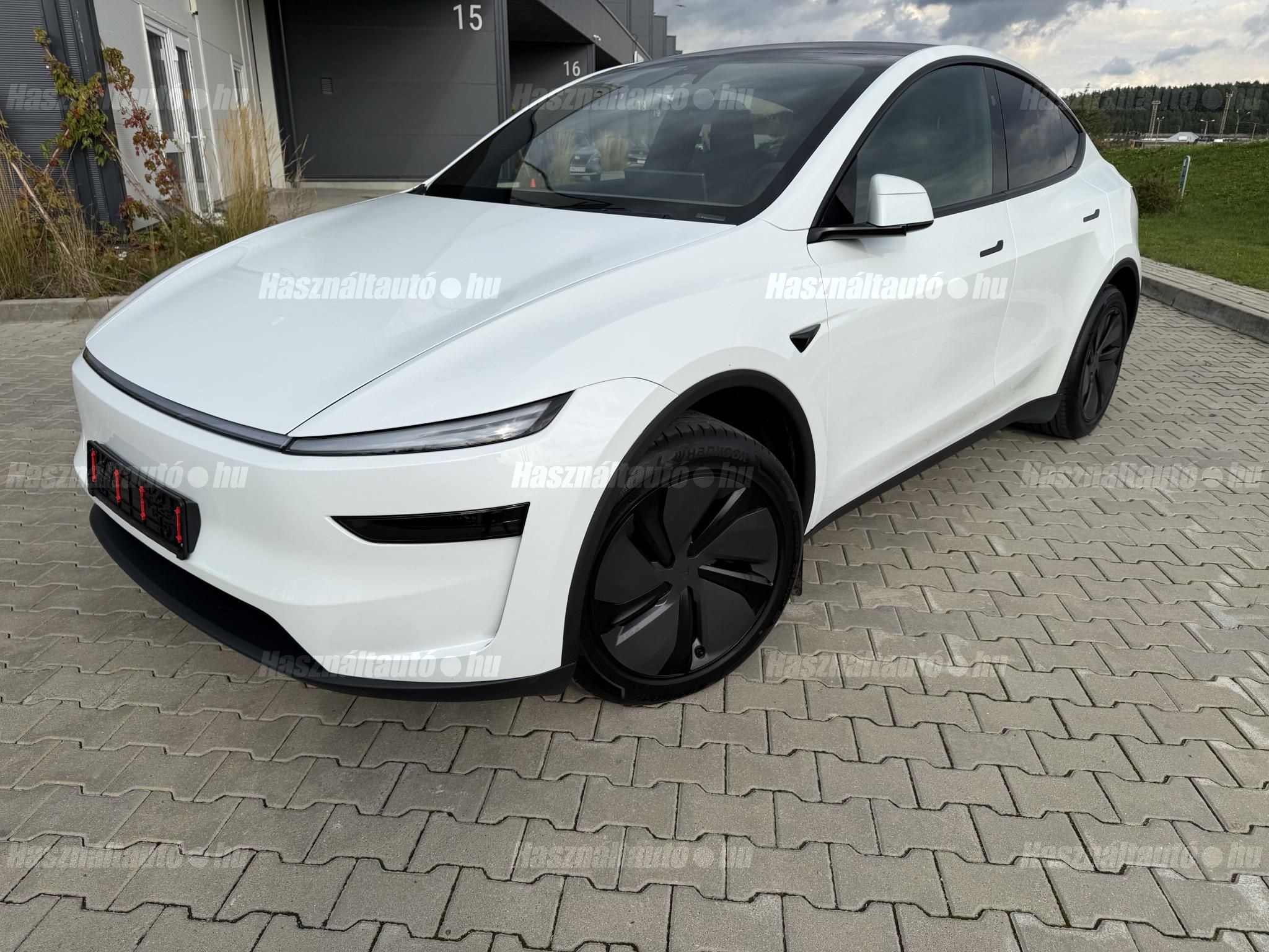 TESLA MODEL Y 2026/4 - 1