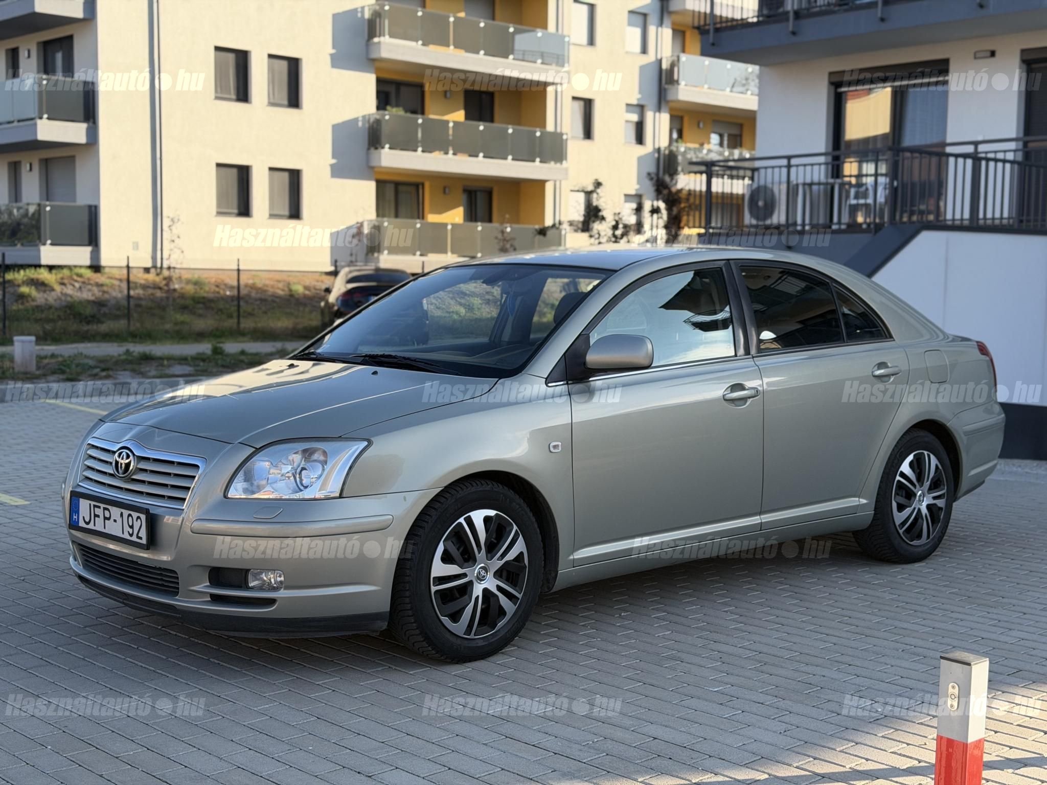 TOYOTA AVENSIS 2004/6 - 1