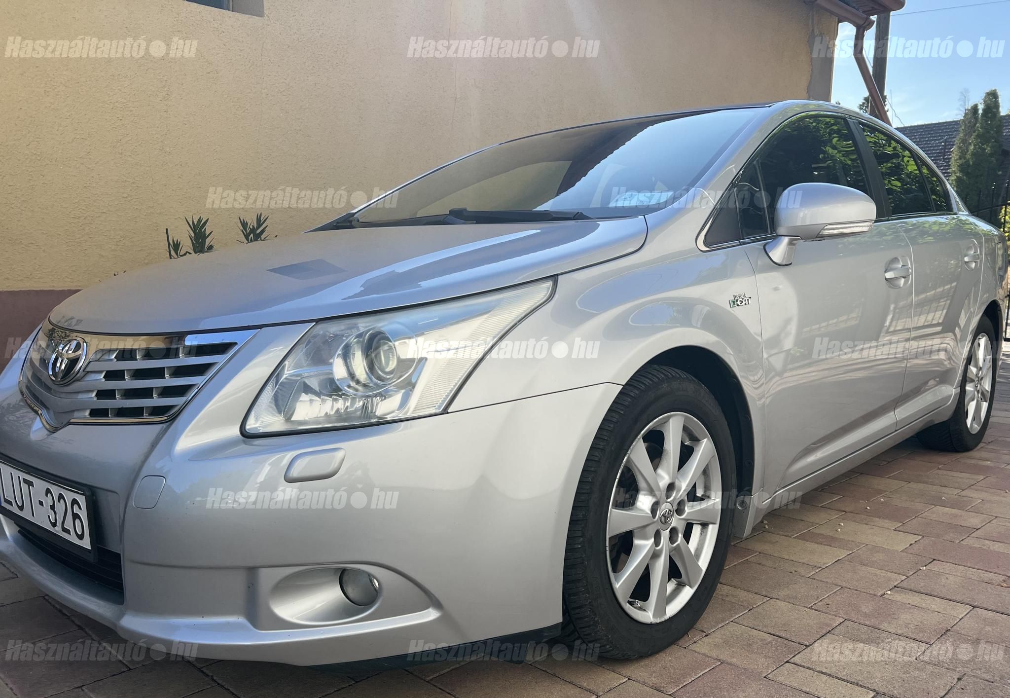 TOYOTA AVENSIS 2010/12 - 1