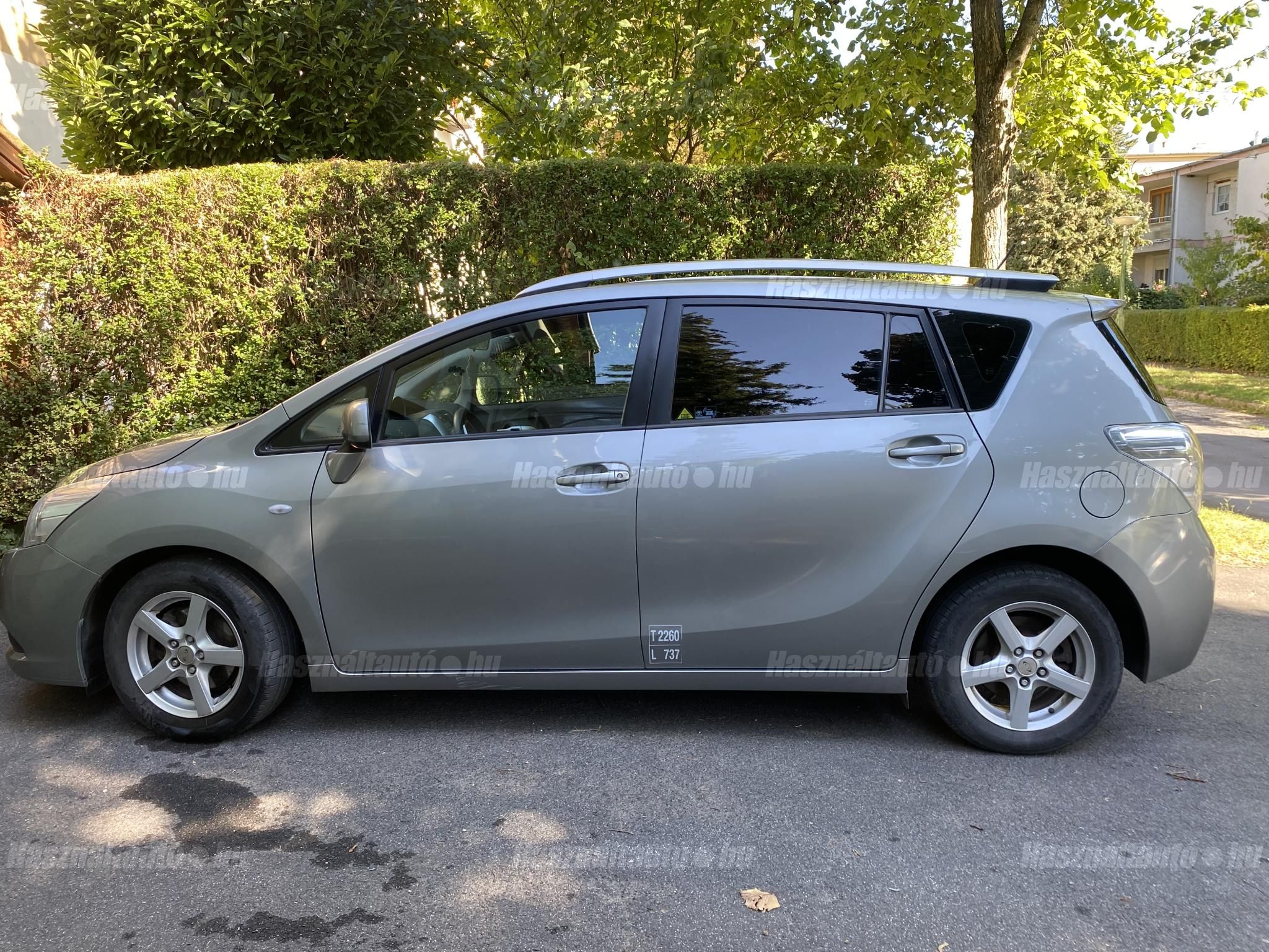 TOYOTA COROLLA VERSO 2011 - 1