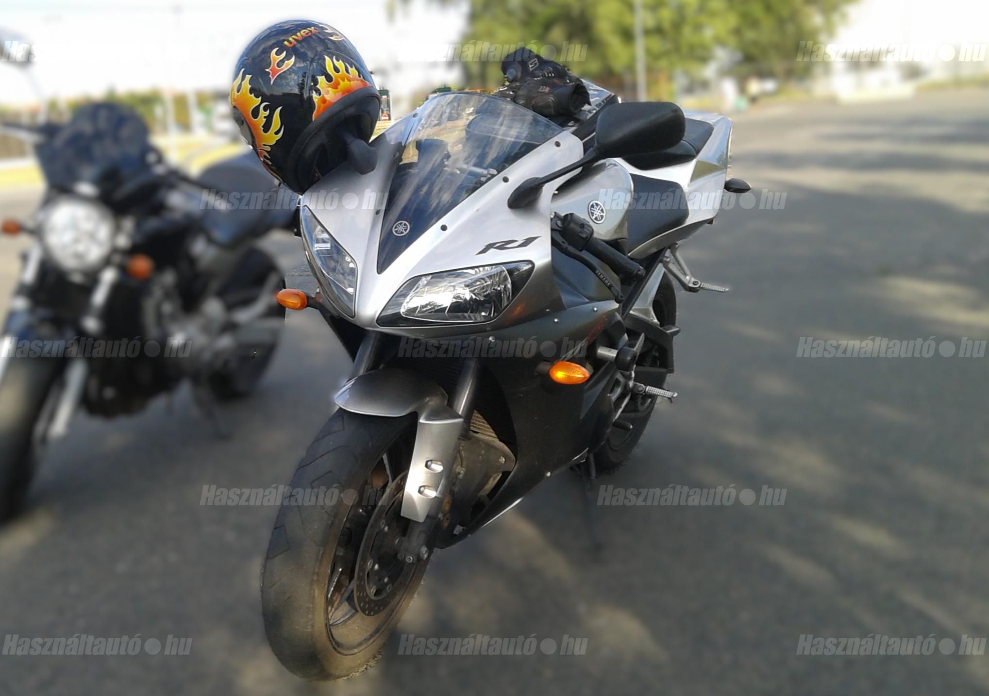 YAMAHA YZF R1 2002/10 - 1