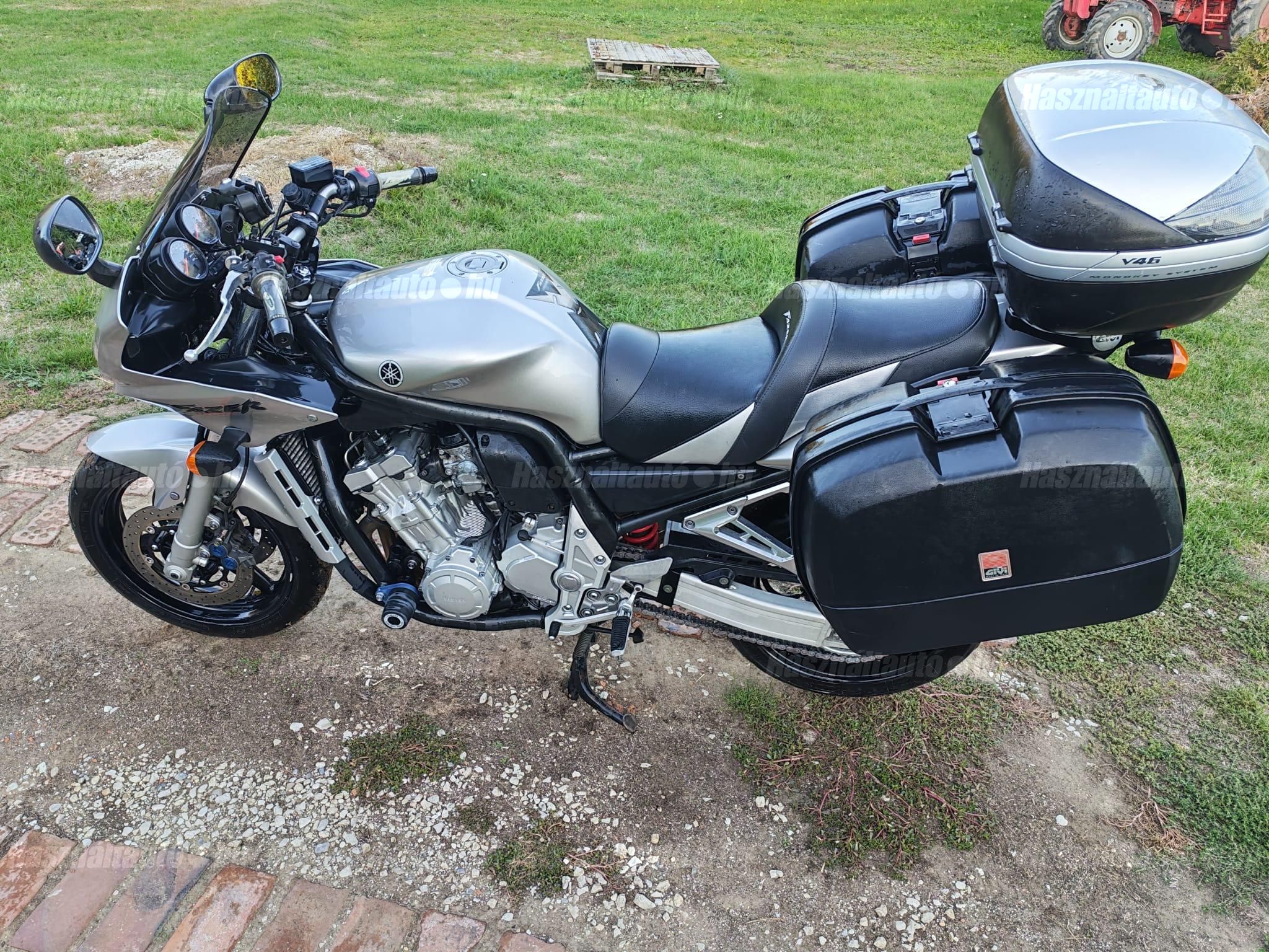 YAMAHA FZS 1000 (FAZER) 2004 - 1