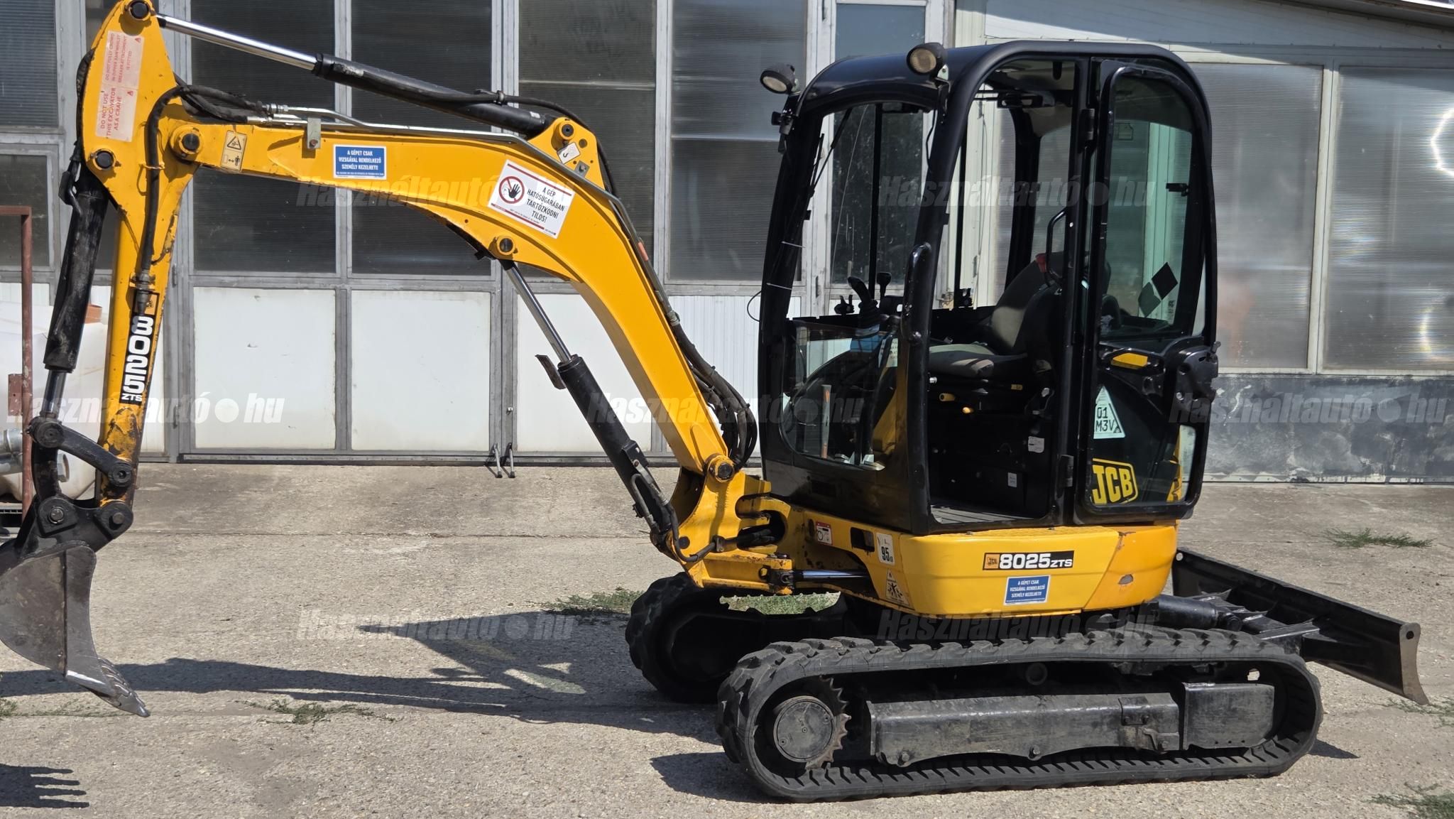 JCB 2015/8 - 1