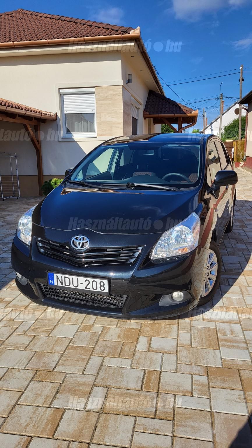 TOYOTA VERSO 2011/3 - 1