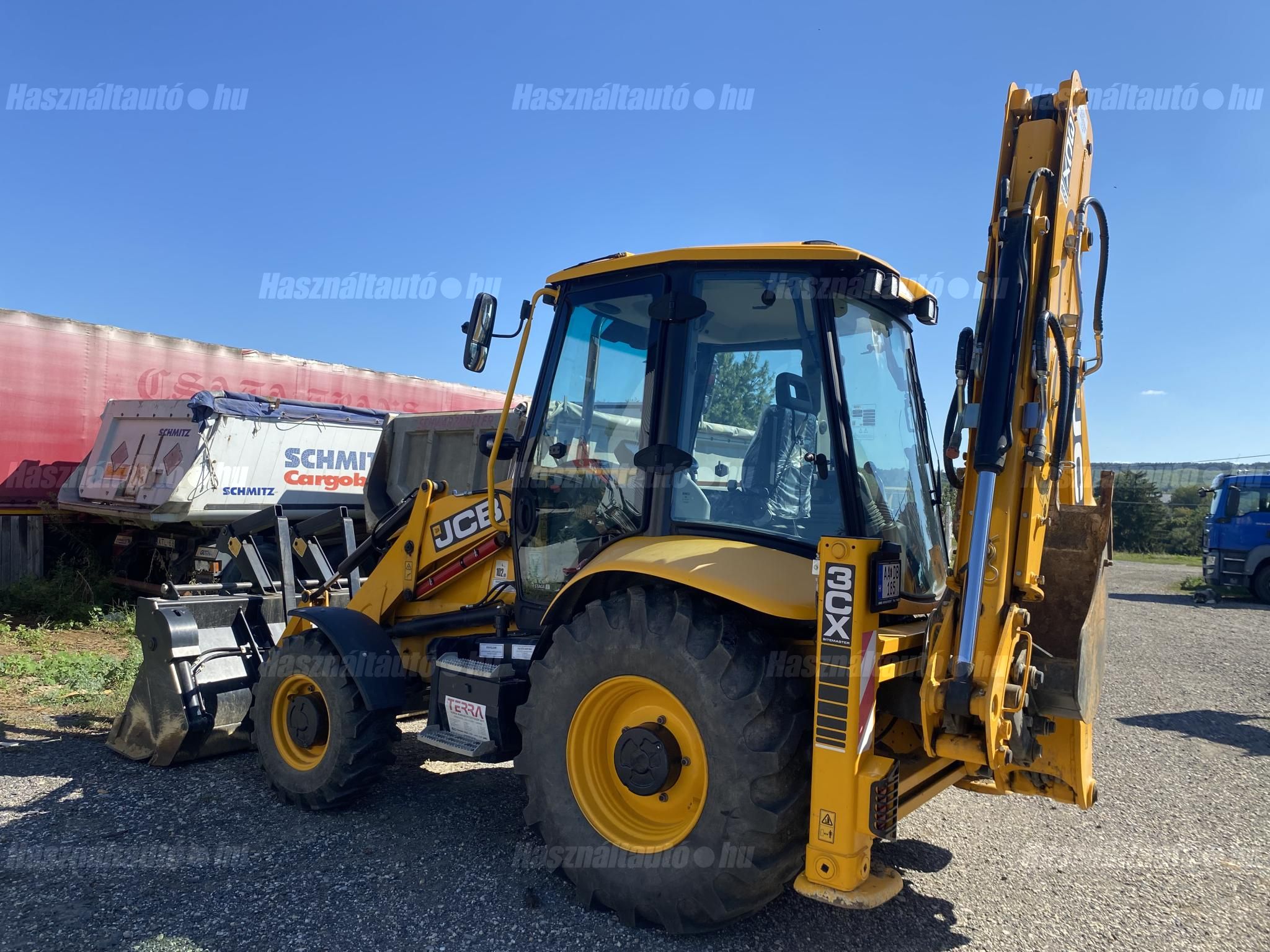 JCB 2022/4 - 1