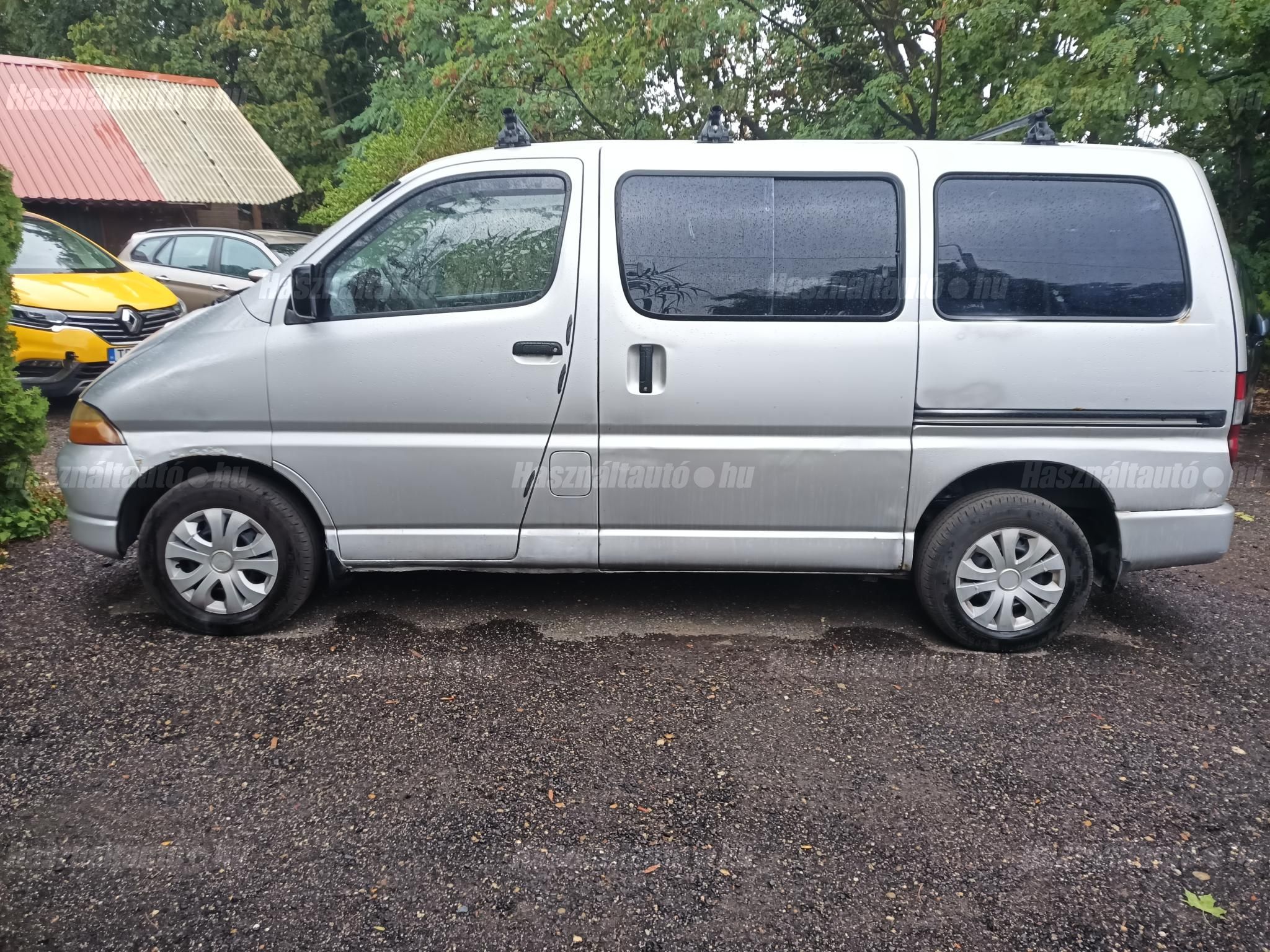 TOYOTA HIACE 2001/7 - 1
