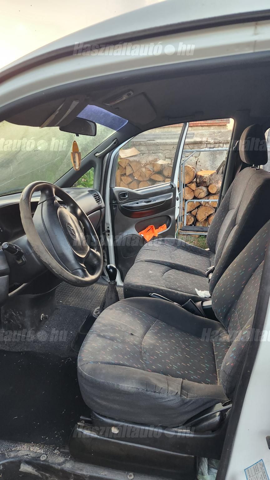 HYUNDAI H-1 2002/6 - 1