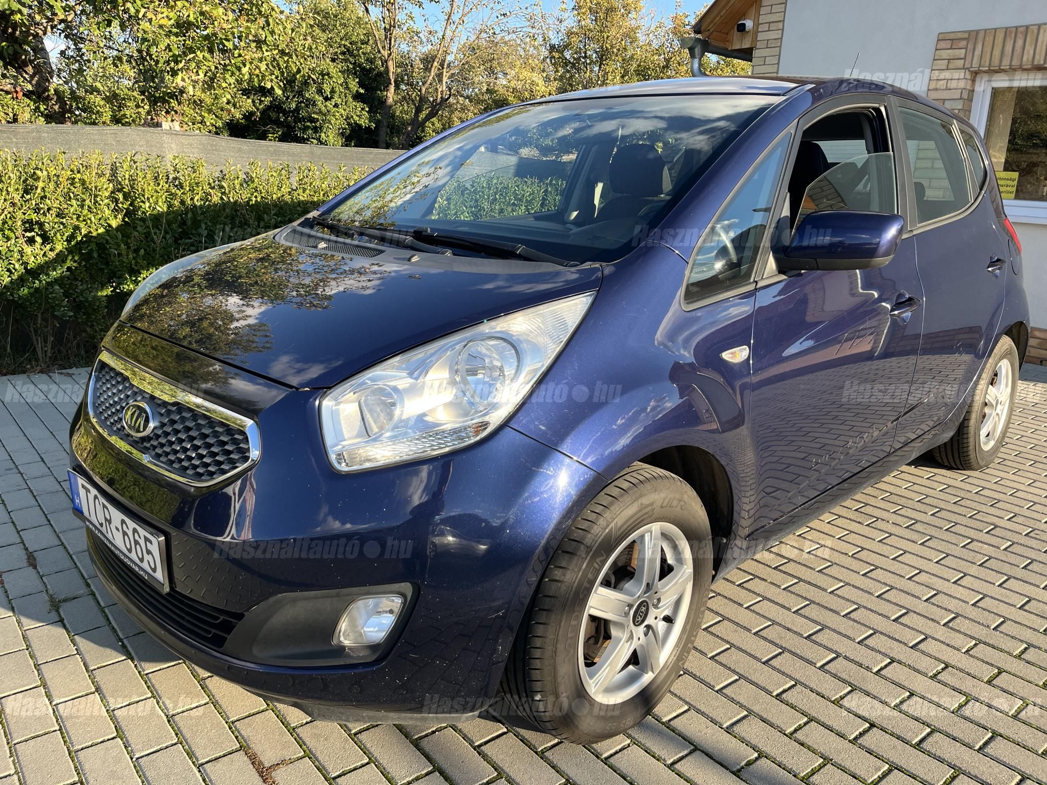 KIA VENGA 2011 - 1
