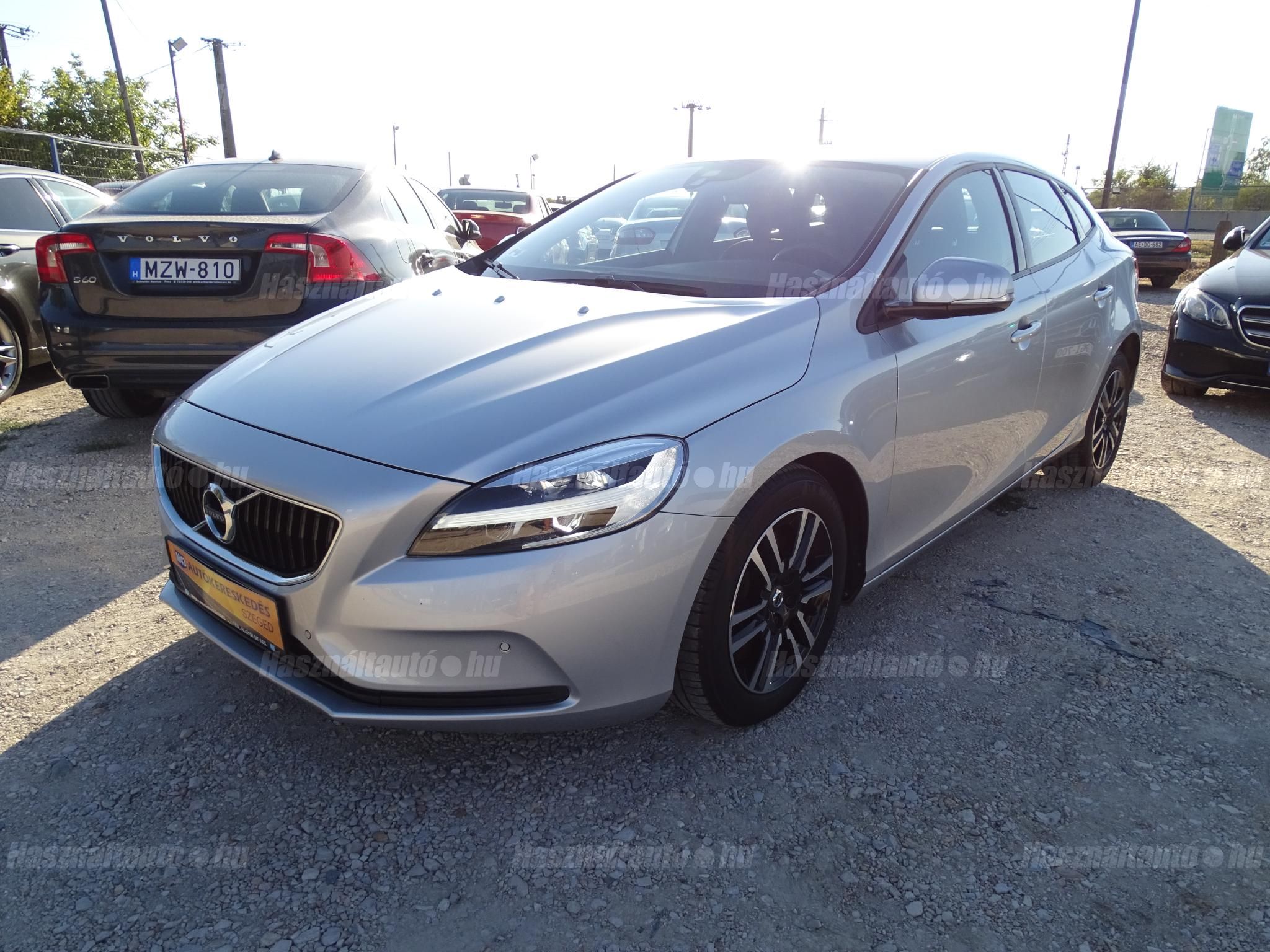 VOLVO V40 2017/6 - 1