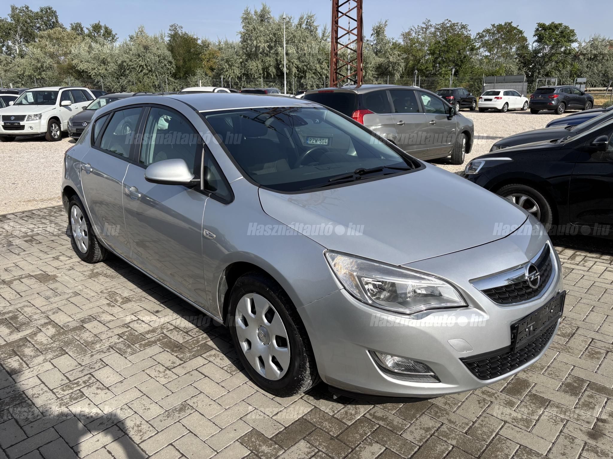 OPEL ASTRA J 2010 - 1