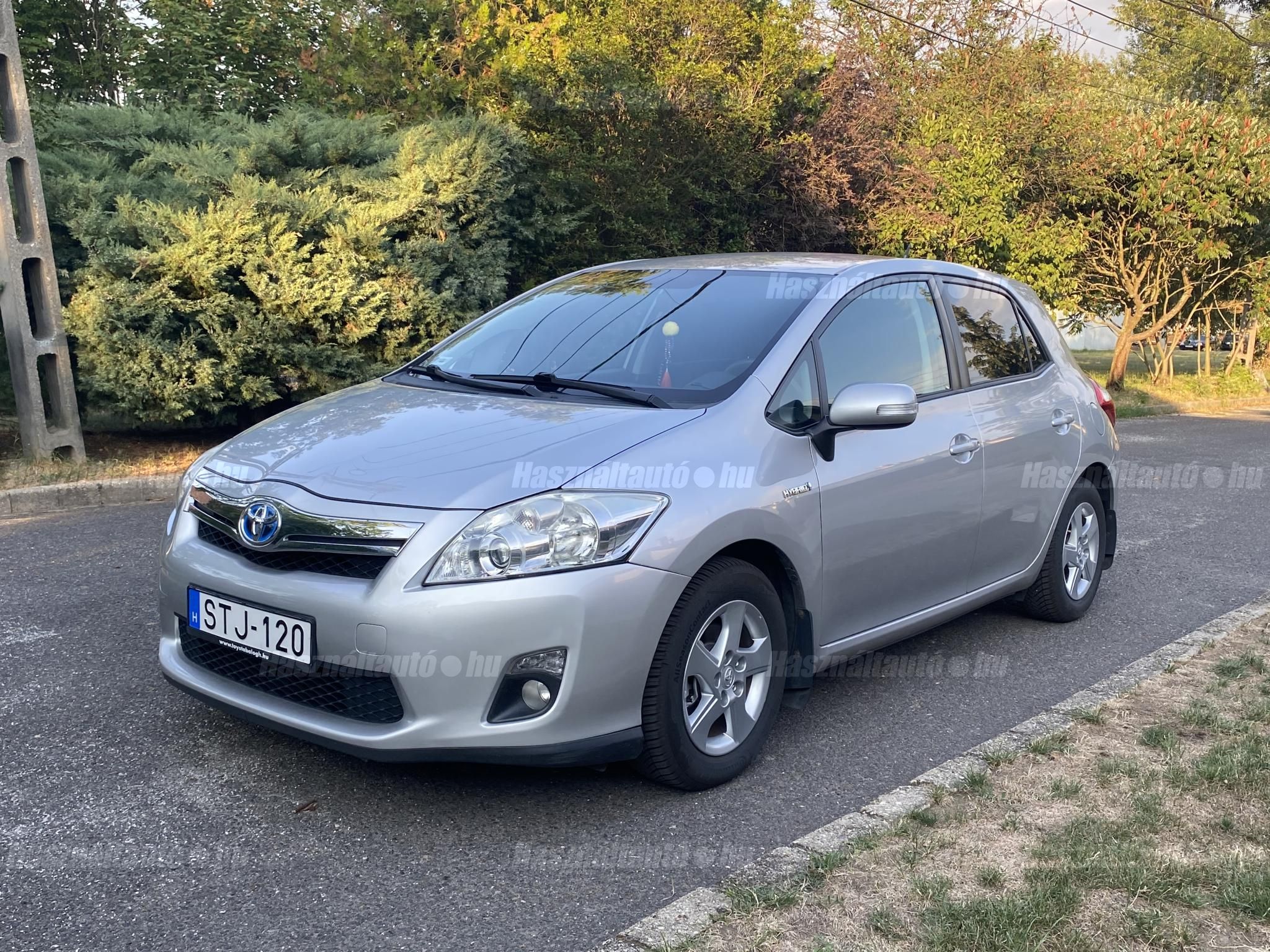 TOYOTA AURIS 2010/12 - 1