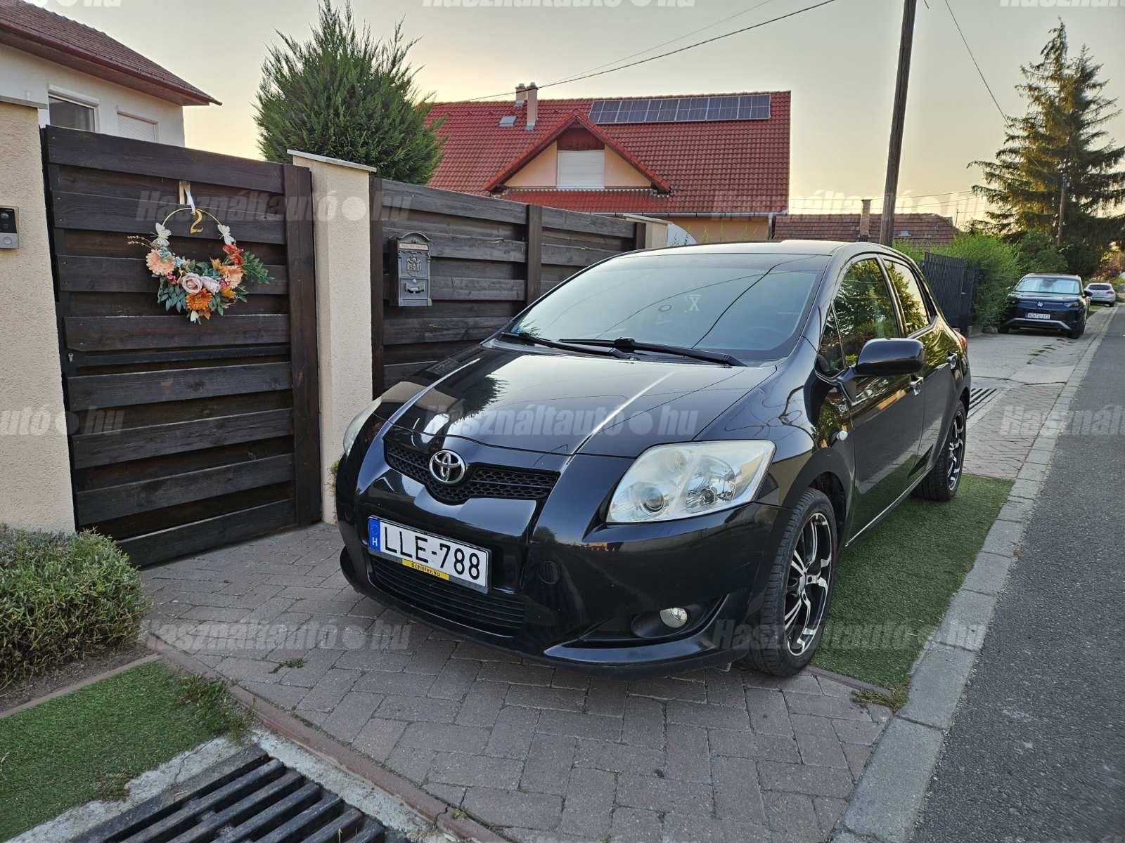 TOYOTA AURIS 2011/6 - 1