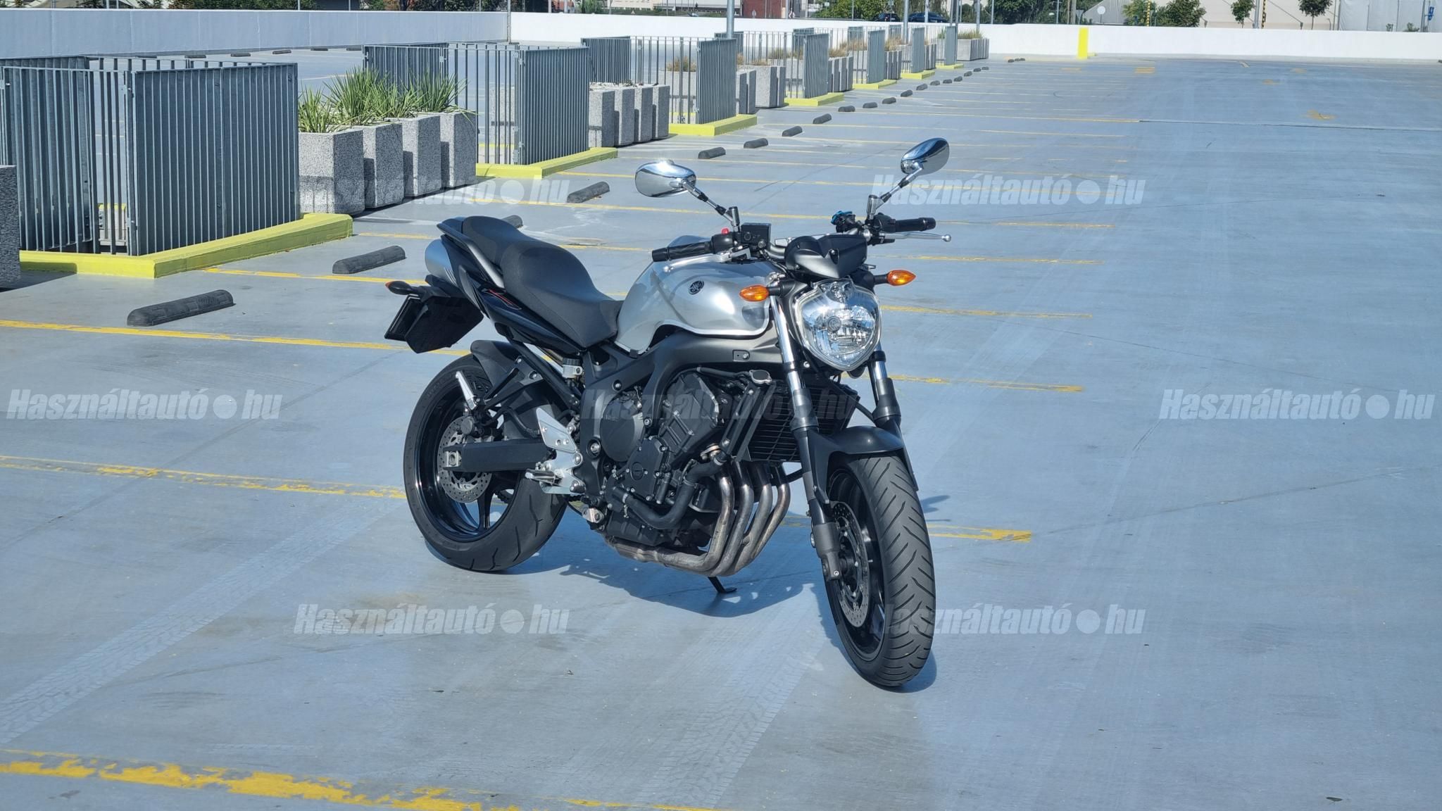 YAMAHA FZ6-N 2009/5 - 1