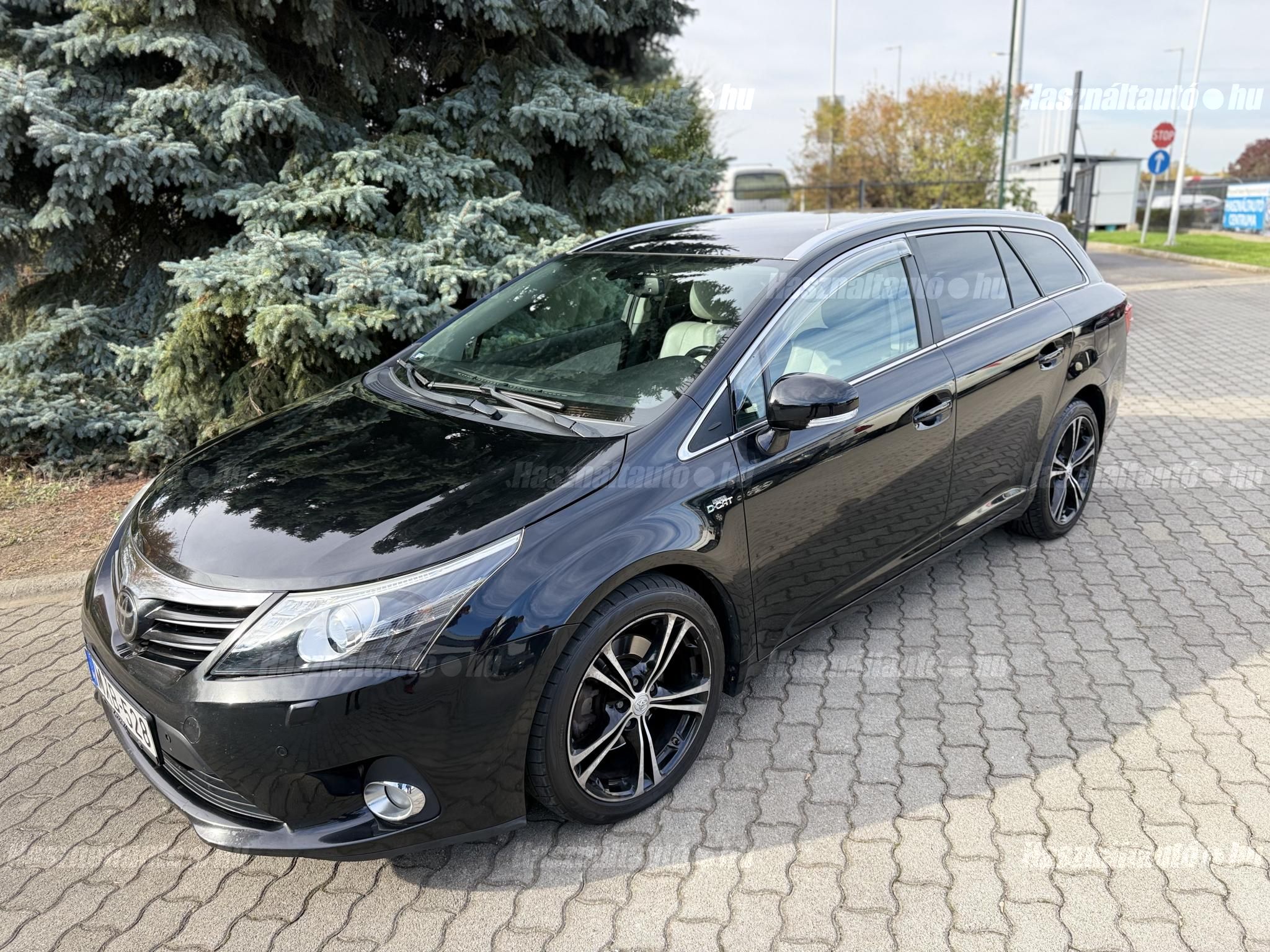 TOYOTA AVENSIS 2012/9 - 1