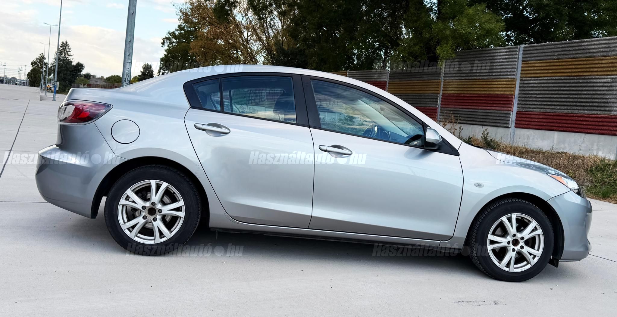 MAZDA 3 2013/6 - 1
