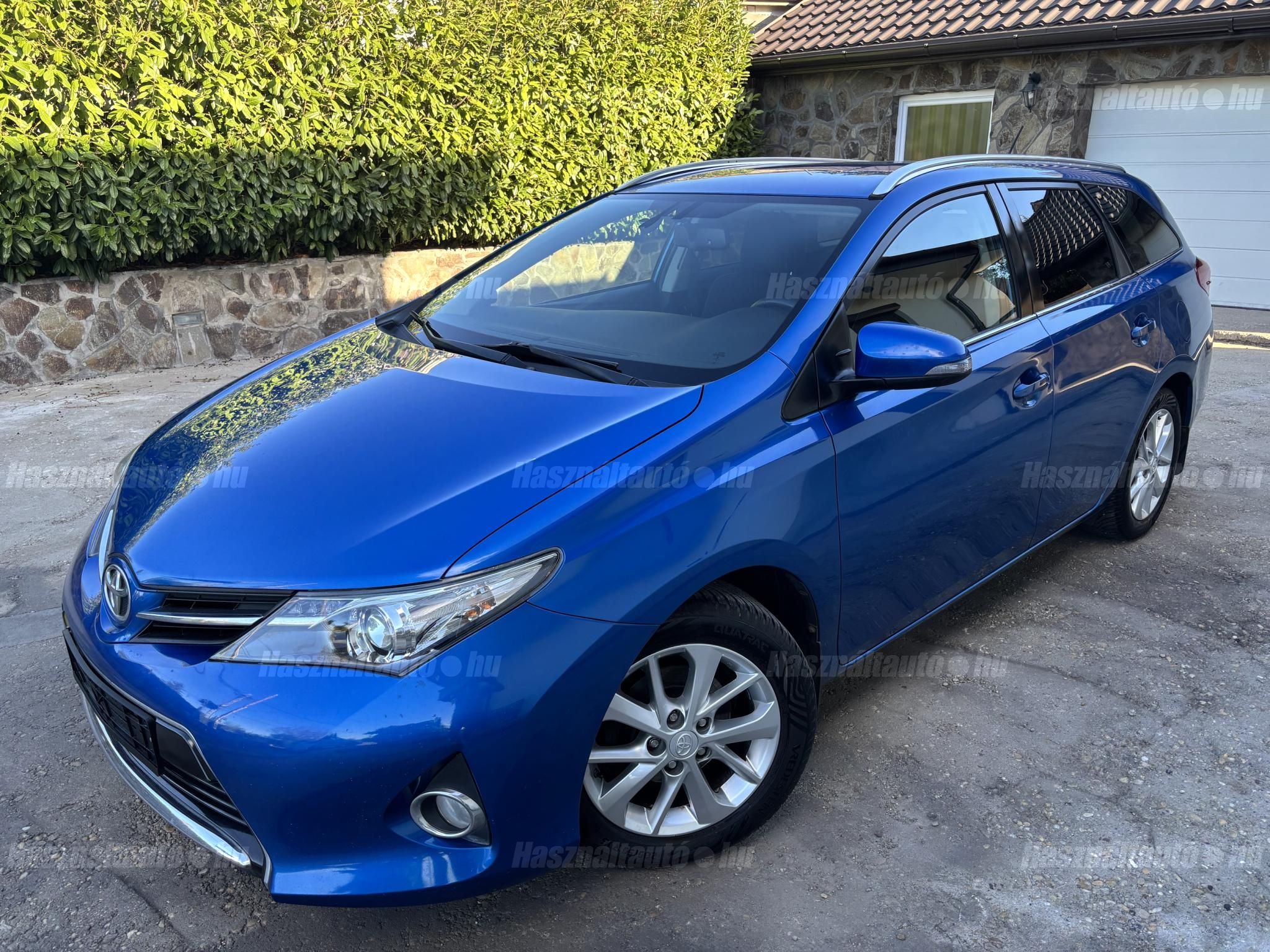 TOYOTA AURIS 2014/10 - 1