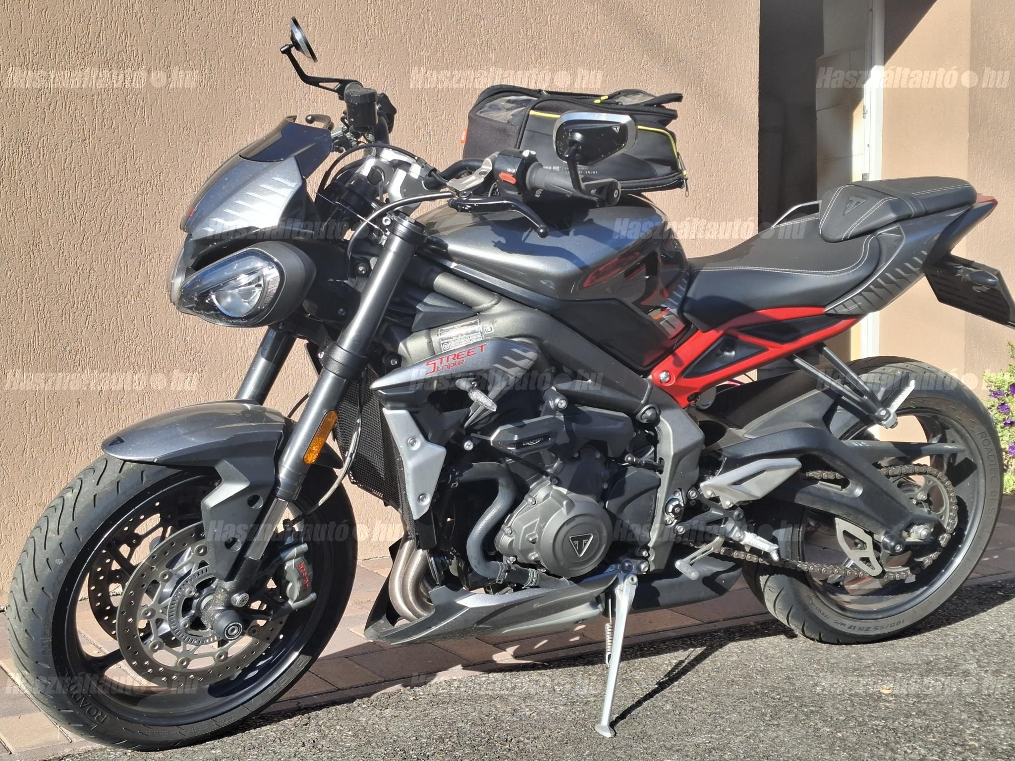 TRIUMPH STREET TRIPLE 2021 - 1