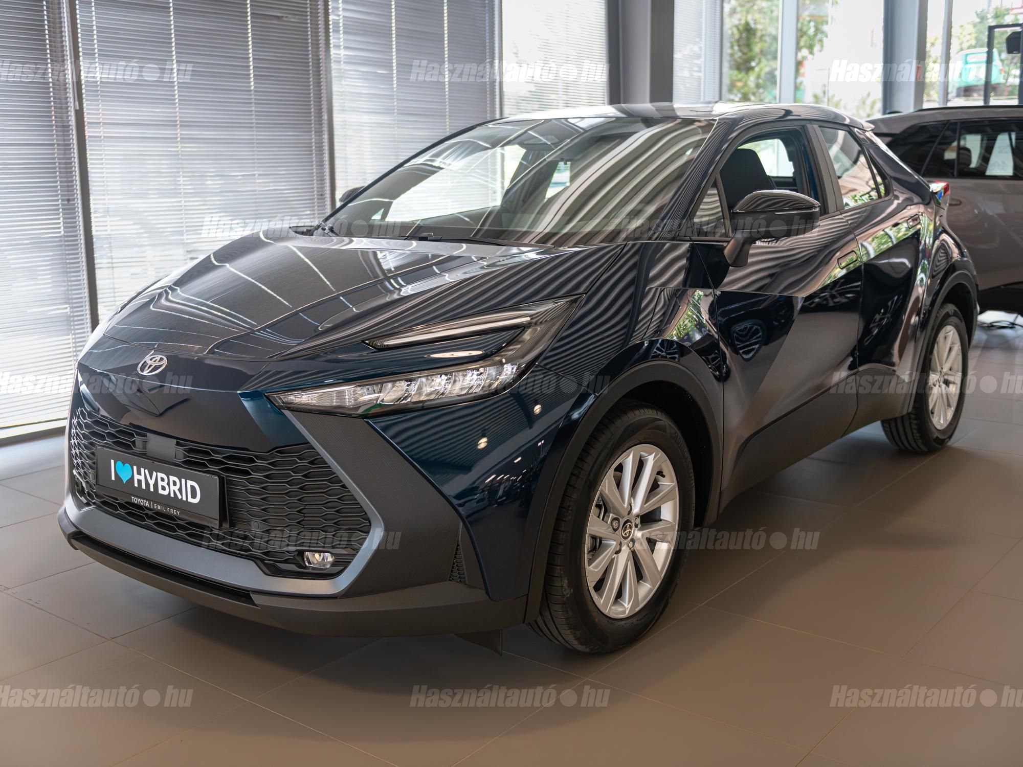 TOYOTA C-HR 2025/10 - 1