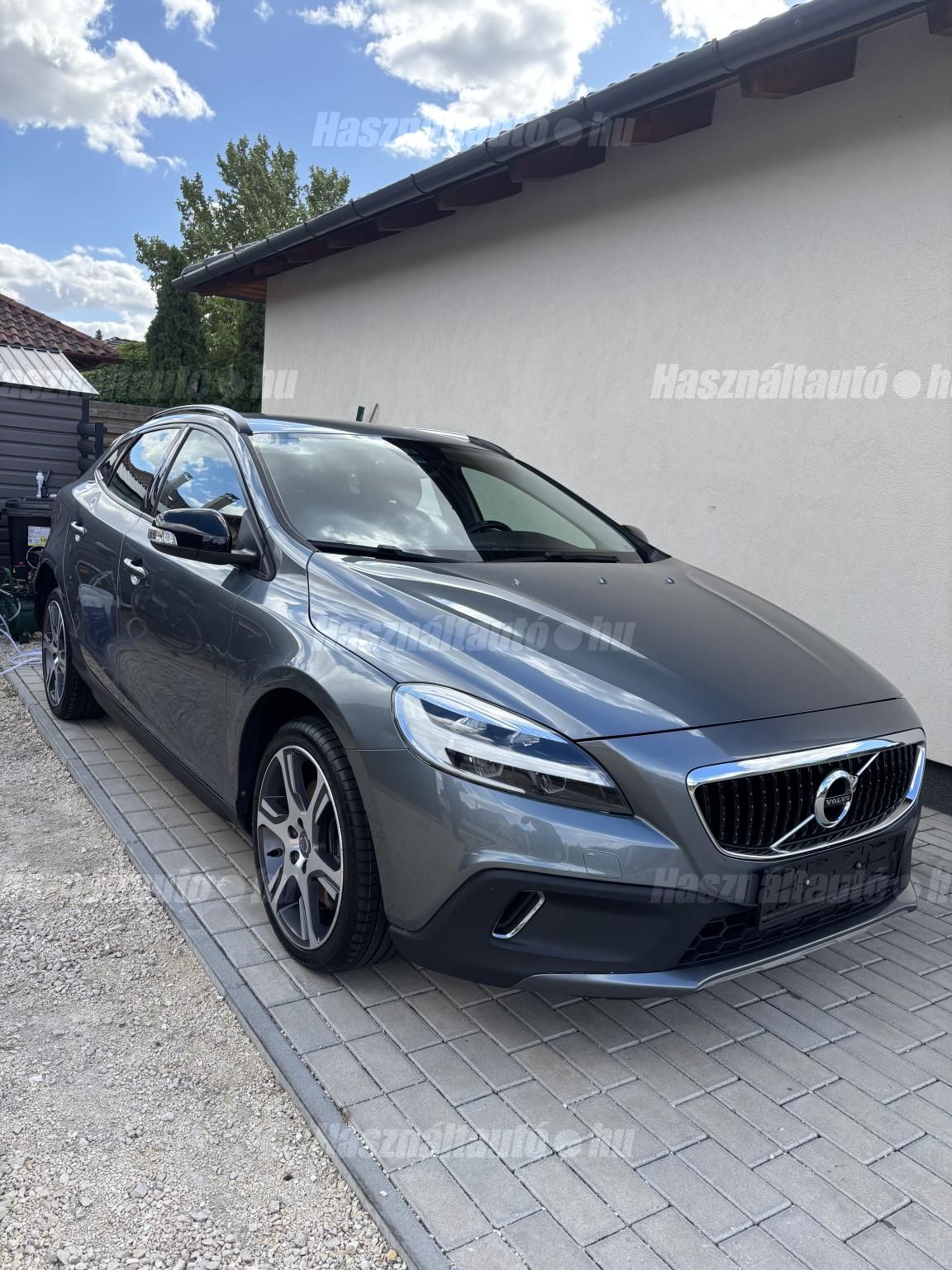 VOLVO V40 2018 - 1
