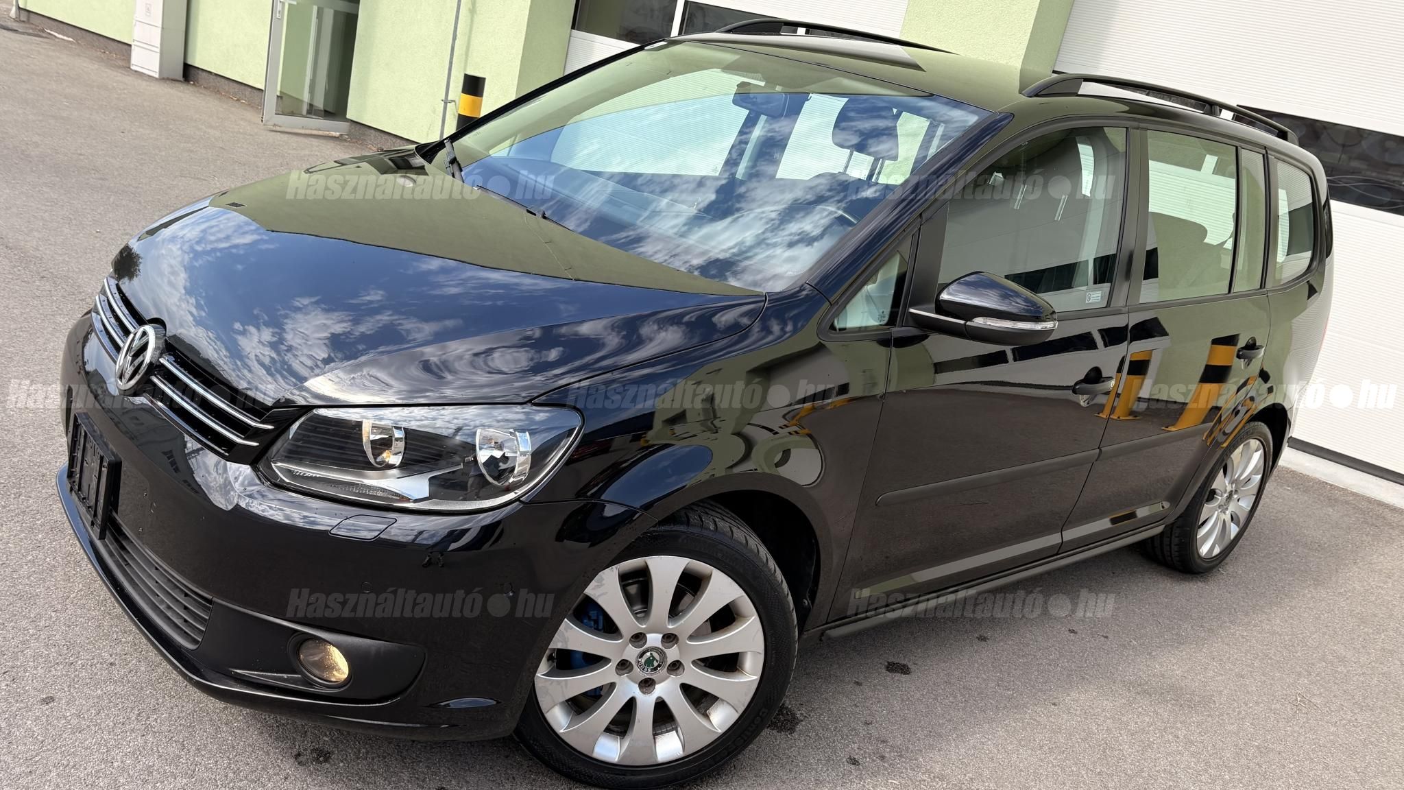 VOLKSWAGEN TOURAN 2011/10 - 1