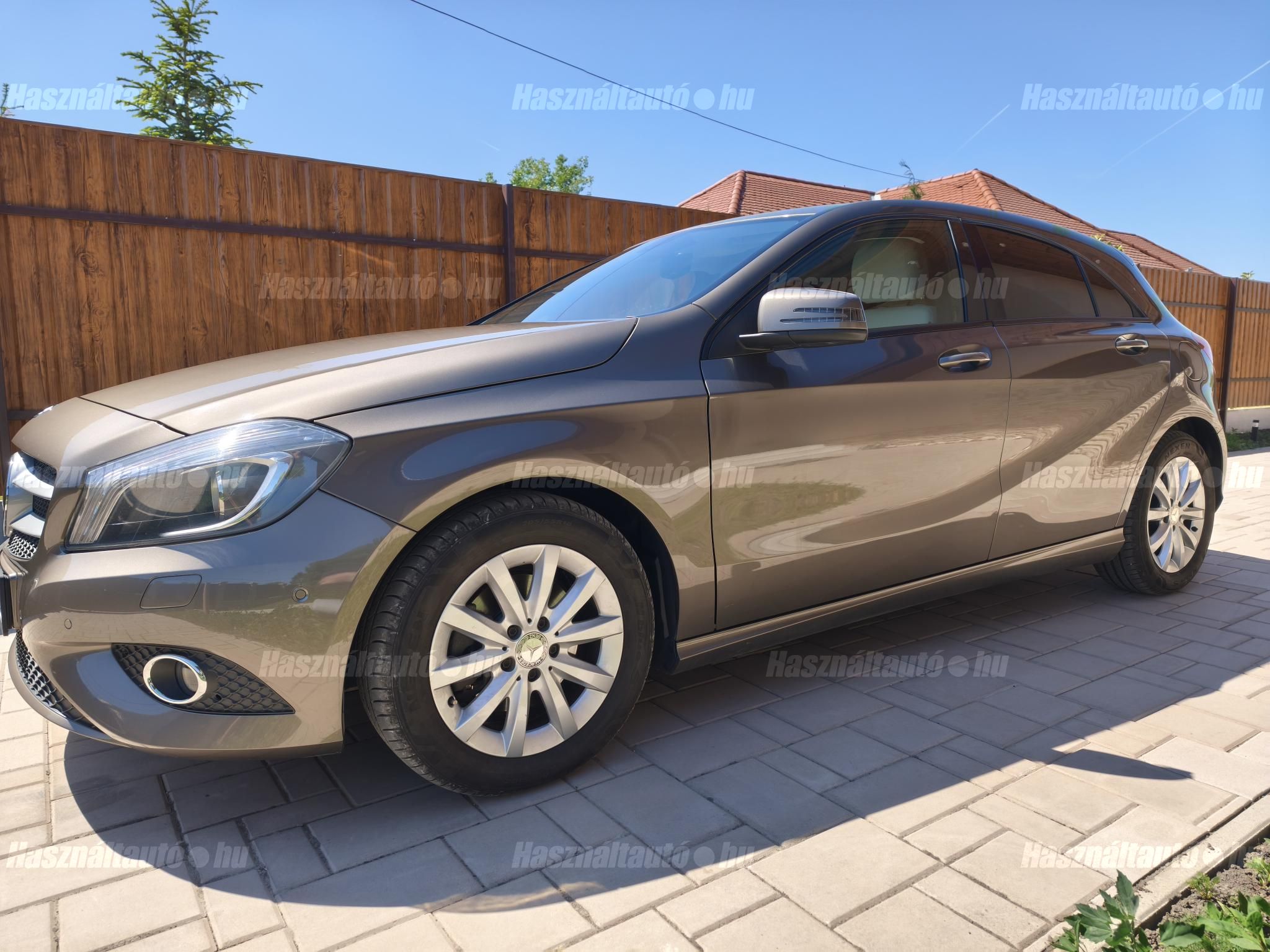 MERCEDES-BENZ A 200 2013/5 - 1
