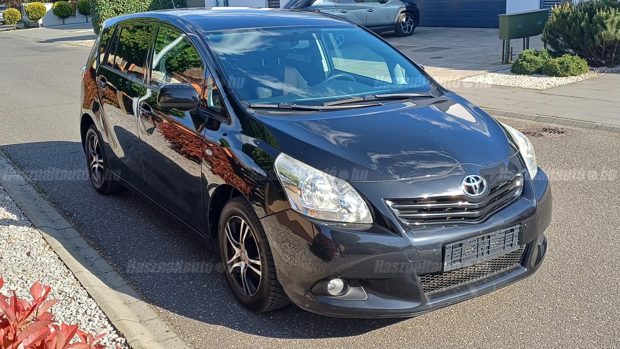 TOYOTA VERSO 2011/6 - 1