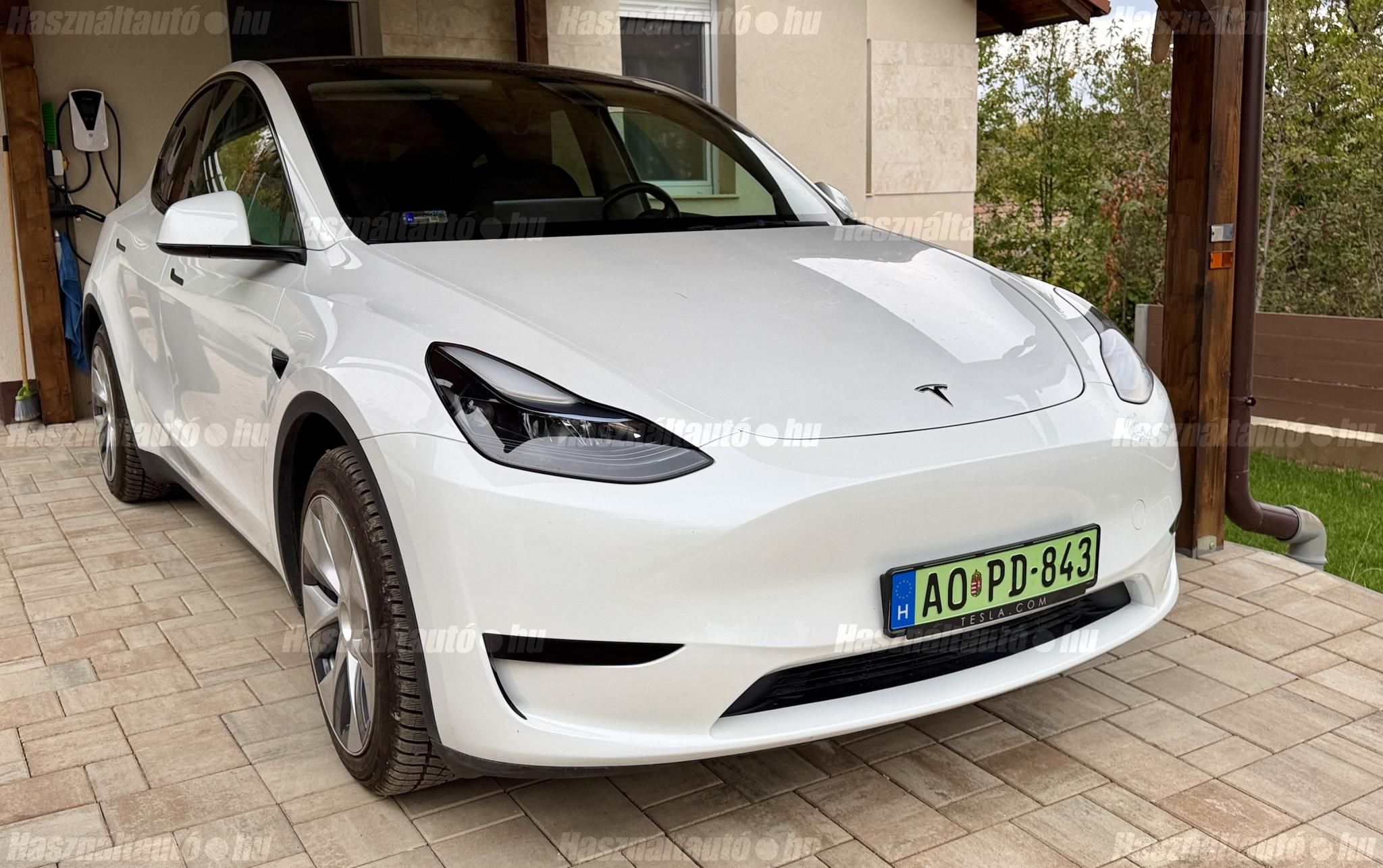 TESLA MODEL Y 2023/4 - 1