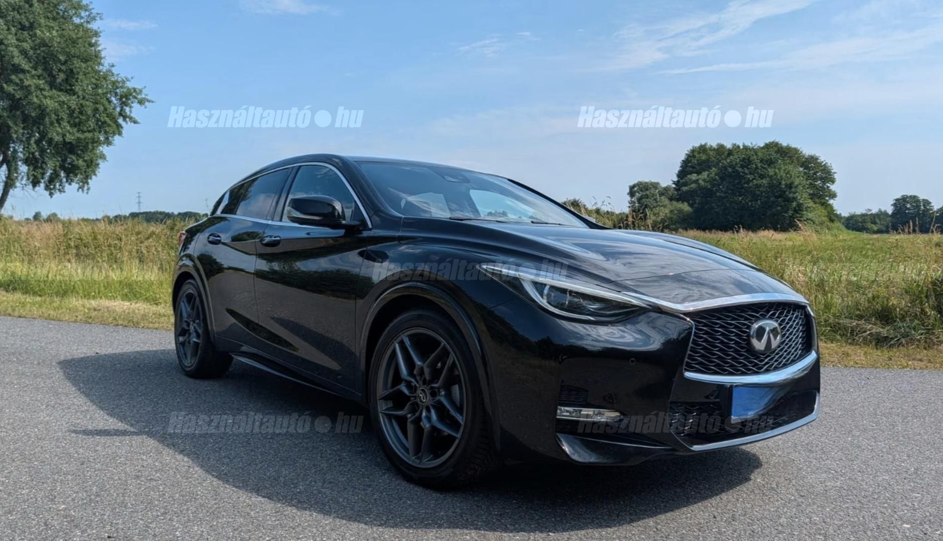 INFINITI Q30 2016/5 - 1