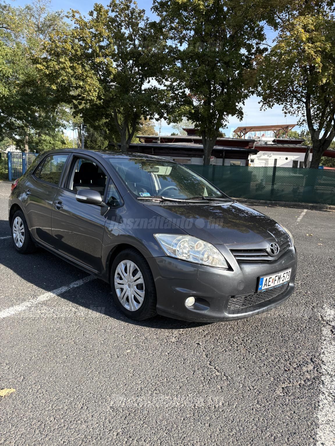 TOYOTA AURIS 2010/11 - 1