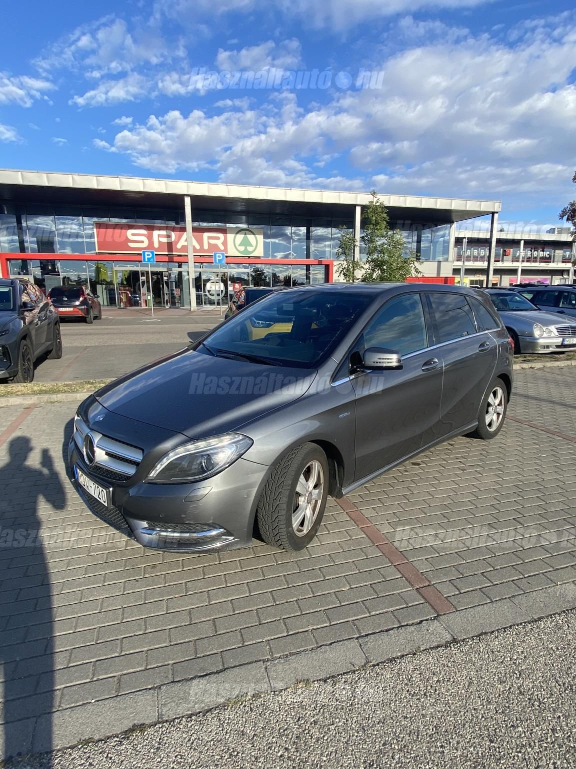 MERCEDES-BENZ B 180 2012/10 - 1